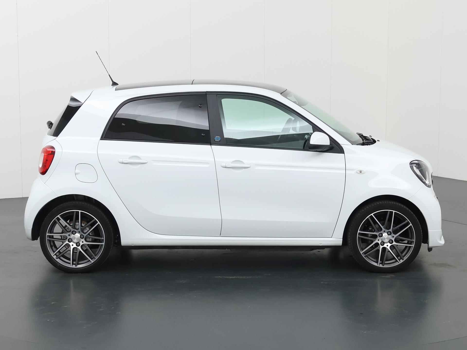 smart forfour EQ BRABUS Style 18 kWh smart forfour EQ BRABUS Style | Navigatie | Panoramadak | Lederen Bekleding | Climate Control | Stoelverwarming |  FULL-LED koplampen en achterlichten | Parkeercamera | Sfeerverlichting | - 7/42