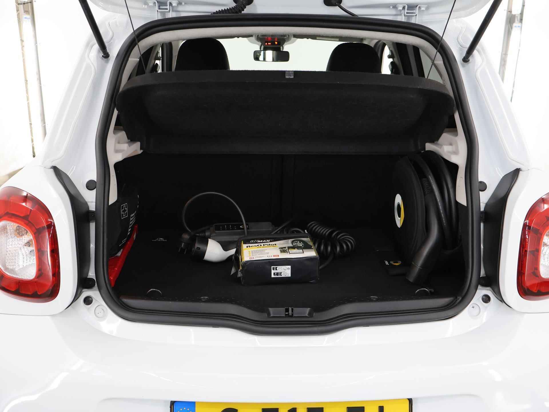 smart forfour EQ BRABUS Style 18 kWh smart forfour EQ BRABUS Style | Navigatie | Panoramadak | Lederen Bekleding | Climate Control | Stoelverwarming |  FULL-LED koplampen en achterlichten | Parkeercamera | Sfeerverlichting | - 37/42