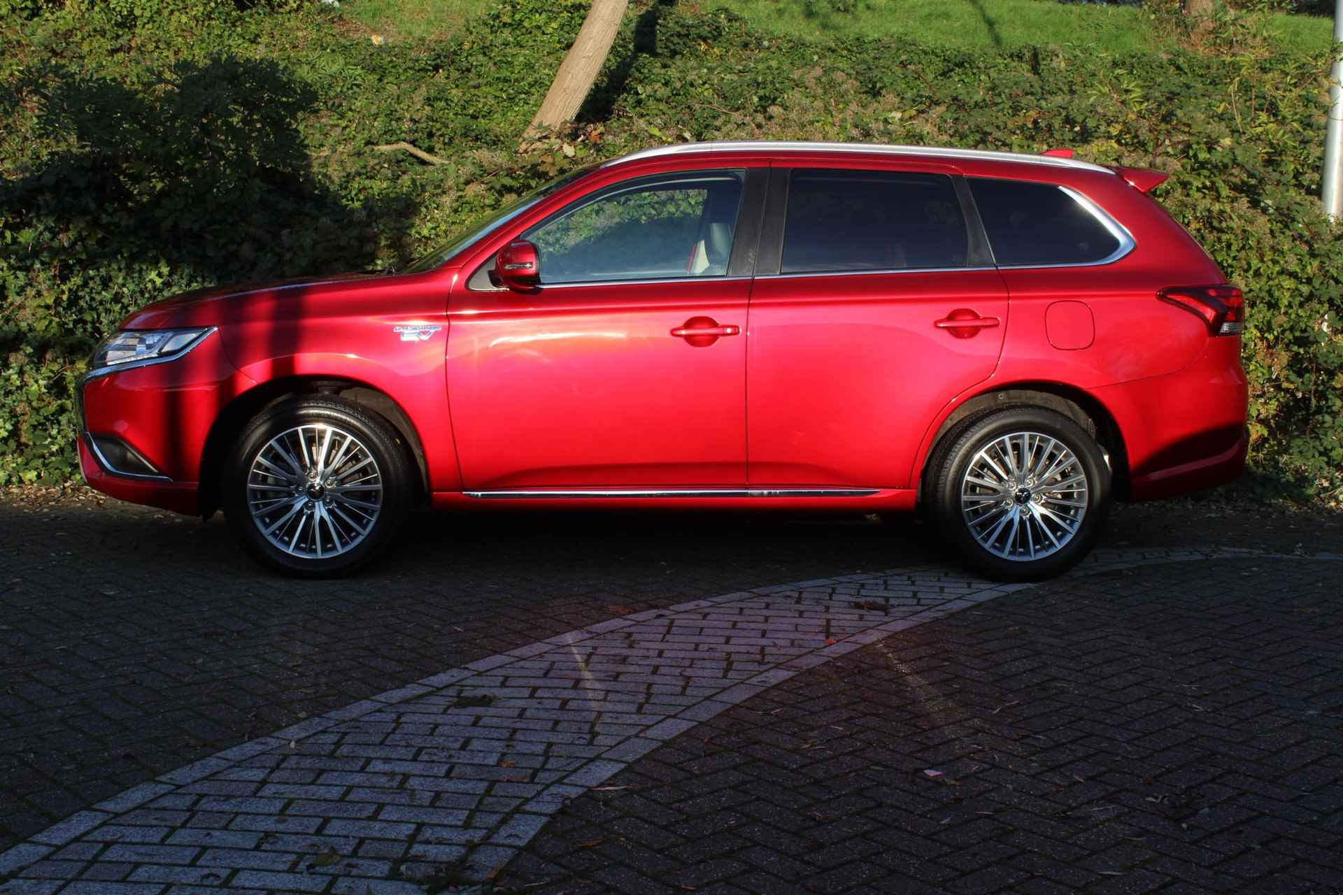 Mitsubishi Outlander 2.4 PHEV Intense+ - 2/17