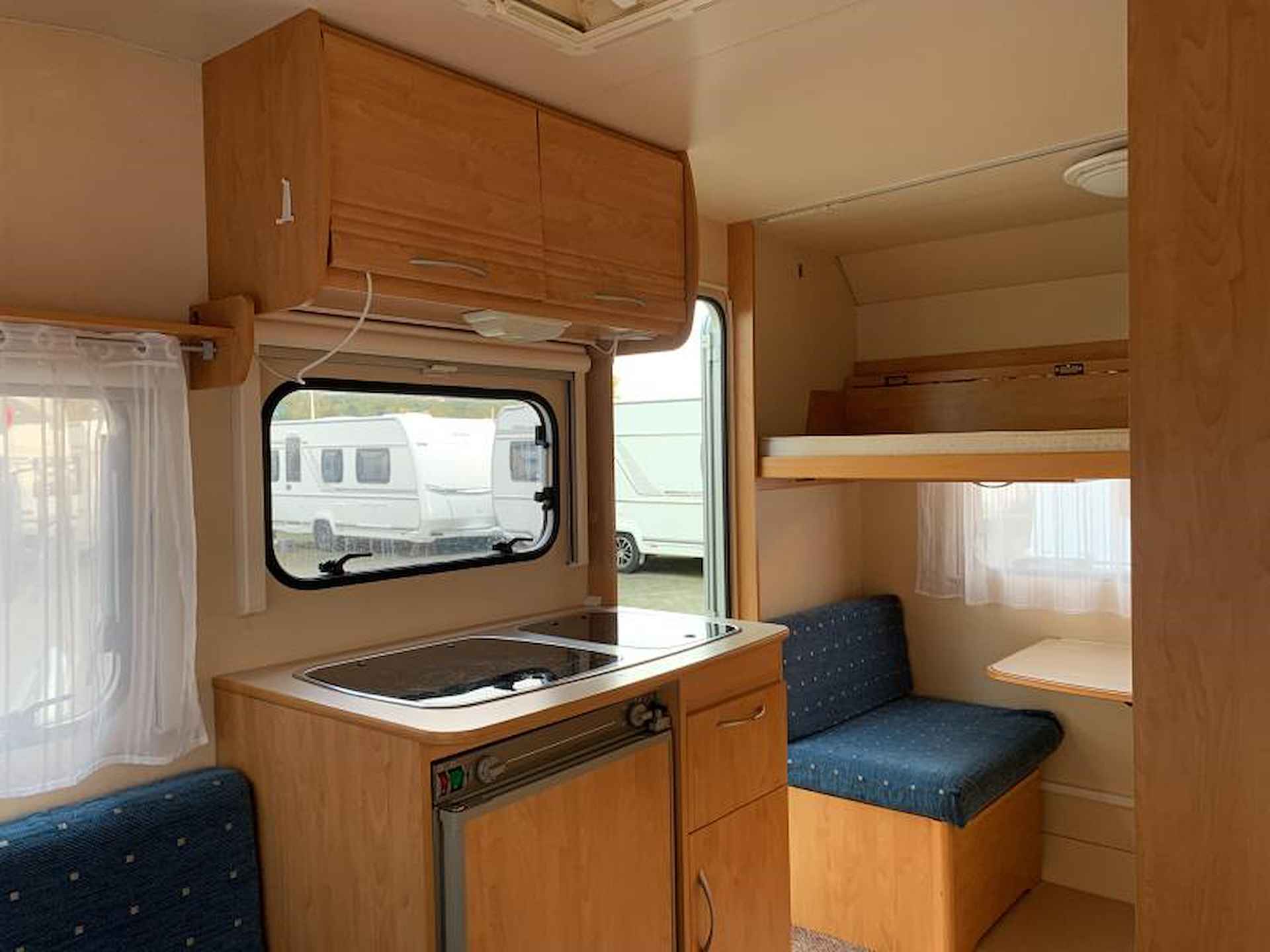 Caravelair Antares Luxe 375 Voortent/Reservewiel - 9/10