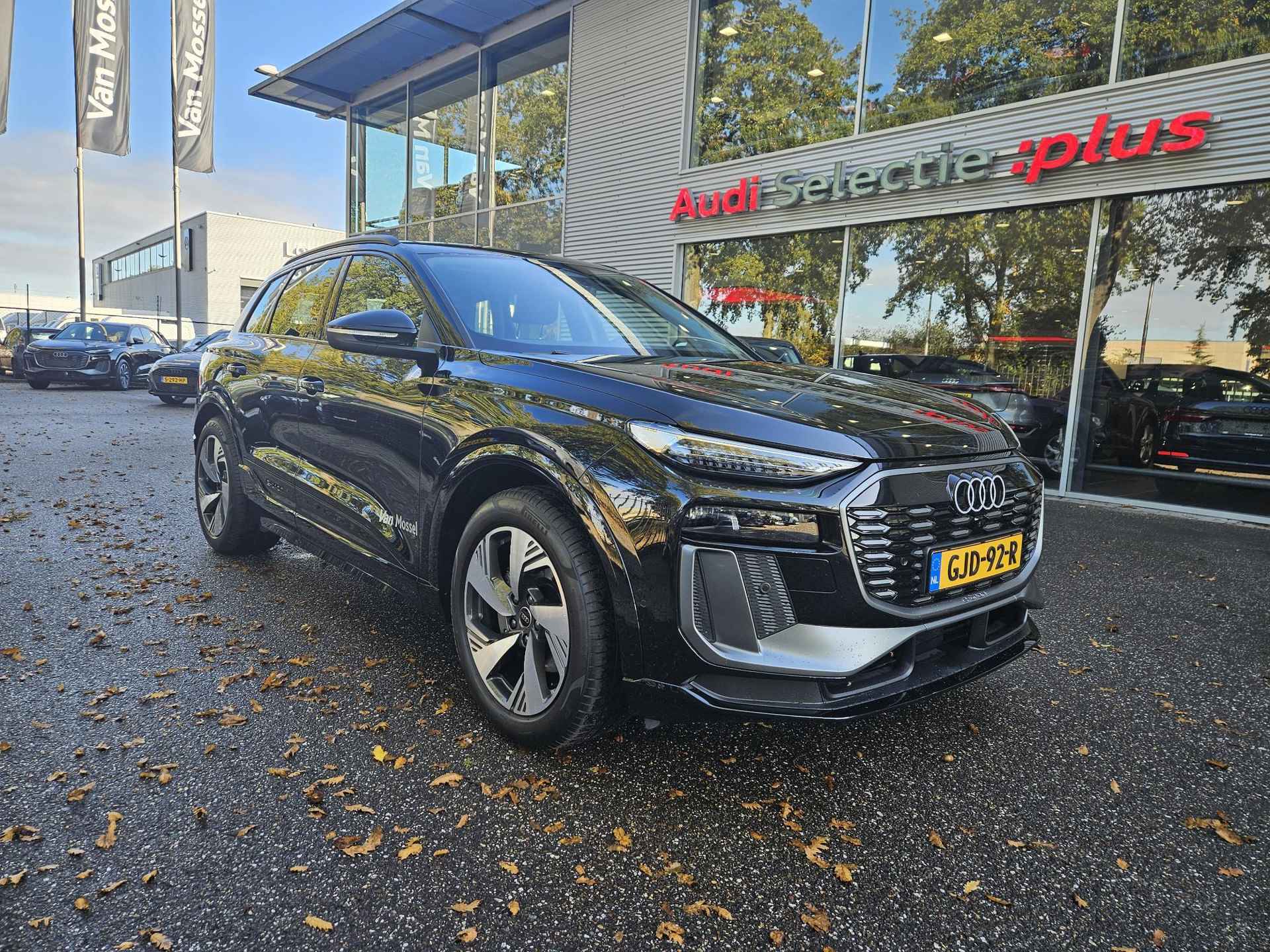 Audi Q6 e-tron Advanced edition 100 kWh | Navigatie | Camera | Adaptive Cruise Control | Climate Control | Stoelverwarming | Lederen - kunstlederen stoelen | Virtual Cockpit | LED | Lichtmetalen velgen | Warmtepomp | Sportstoelen | MMI bijrijdersscherm | - 3/12