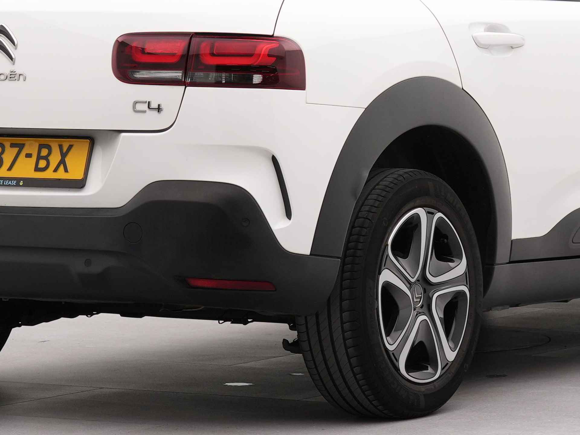 Citroën C4 Cactus 1.2 PureTech Feel | Navigatie by App | Airco | Bluetooth | Dab | Parkeersensoren achter | - 25/33