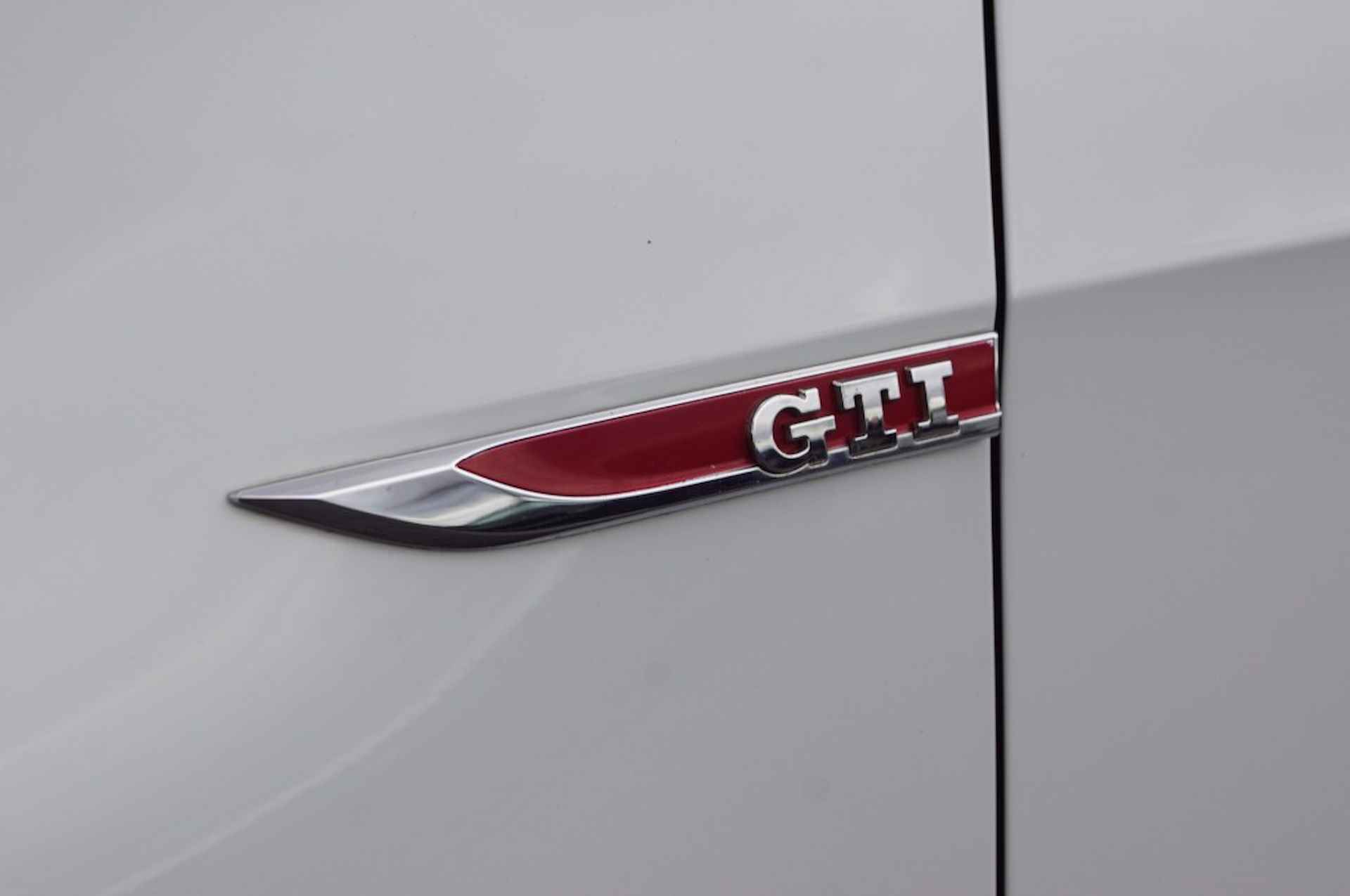 VOLKSWAGEN Golf GTI 2.0 TSI Performance / Navi / 19 Inch LM / Xenon - 22/39