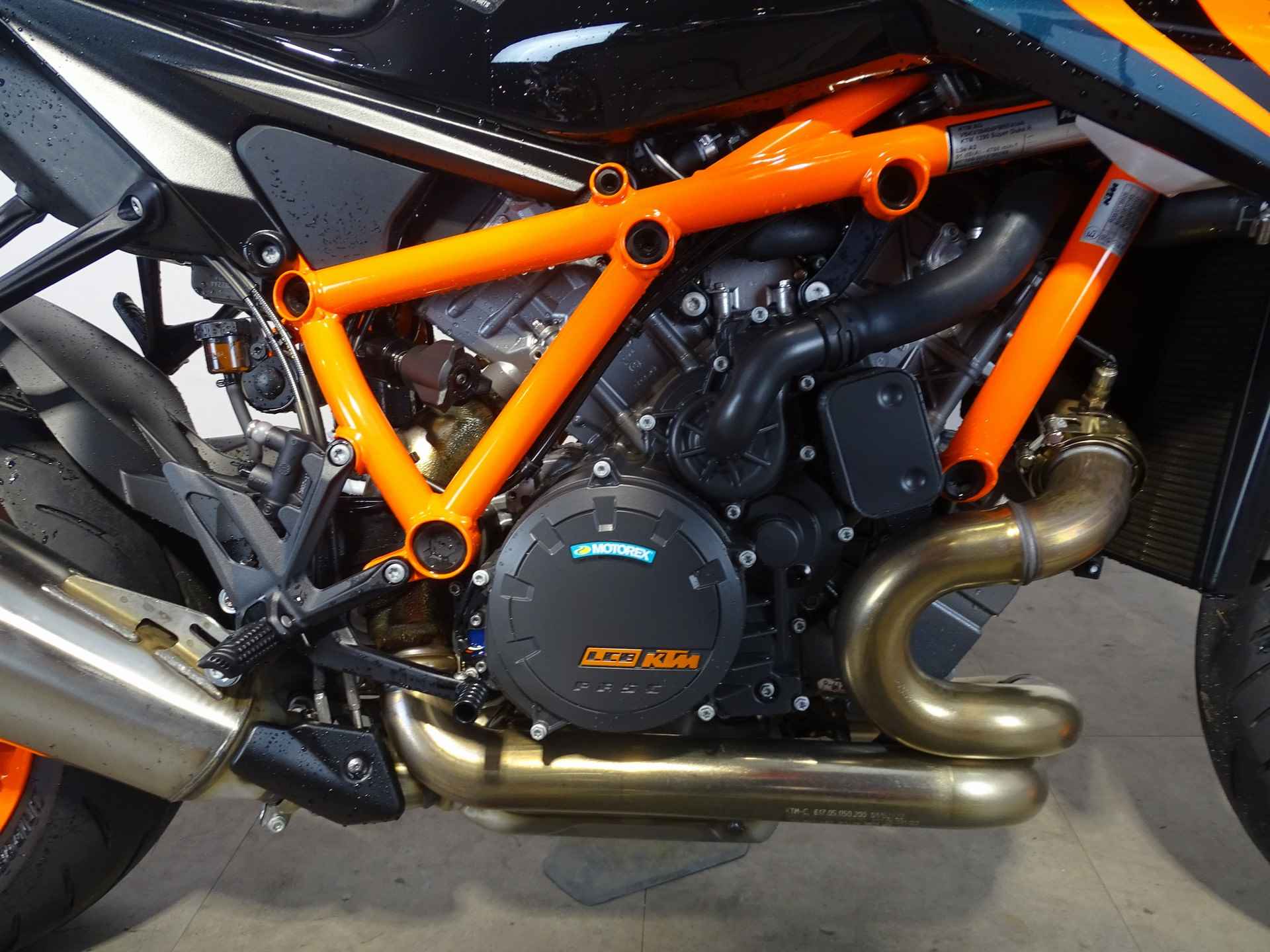 KTM 1290 SUPERDUKE R ABS - 4/9