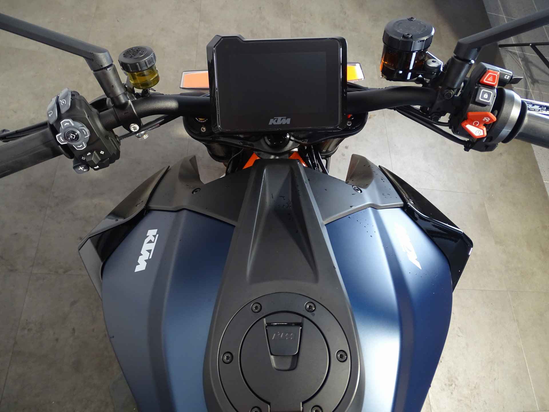 KTM 1290 SUPERDUKE R ABS - 7/9