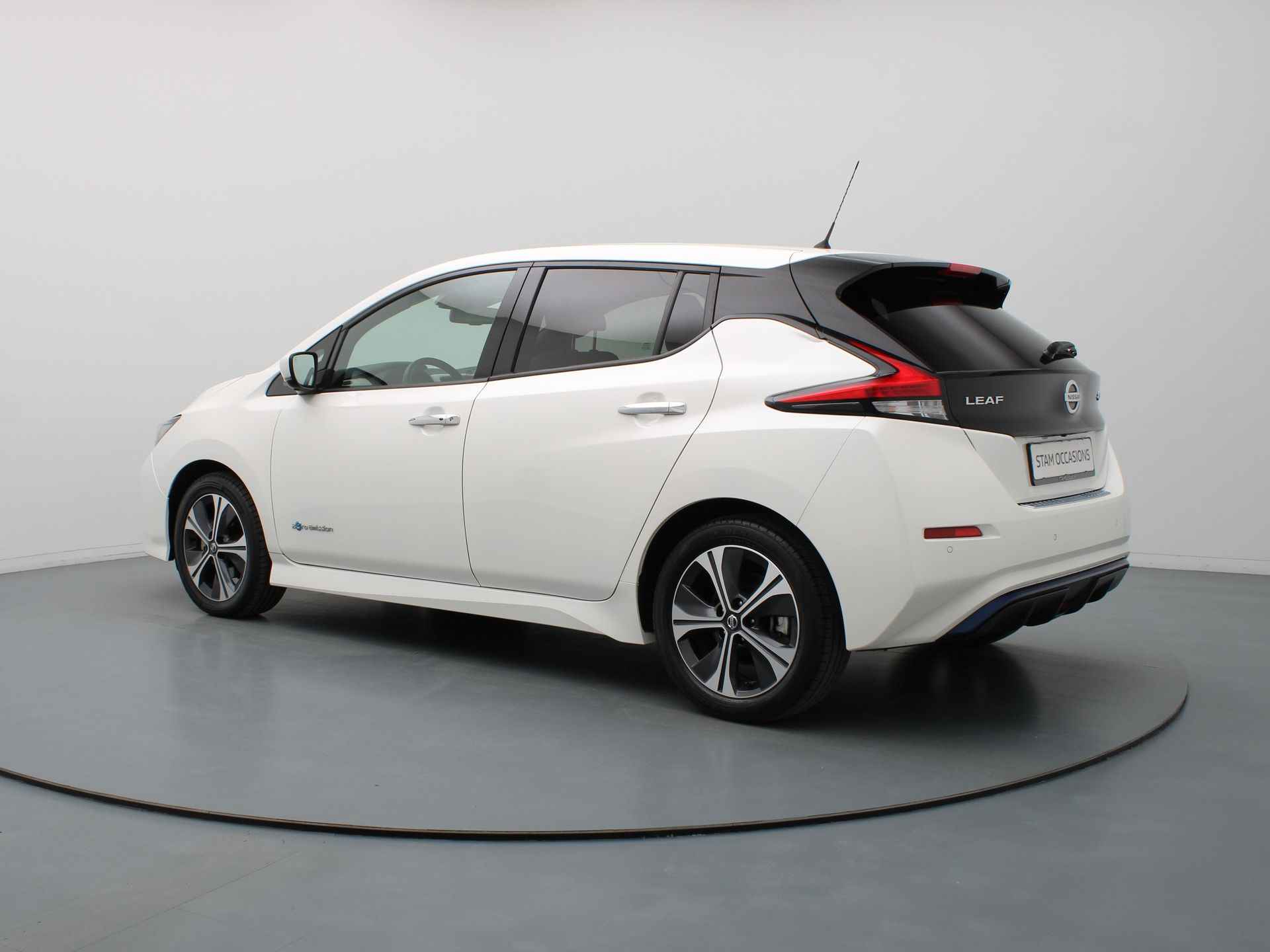 Nissan Leaf Tekna 40 kWh Climate control | Navig | Parkeer sensoren voor en achter - 2/39