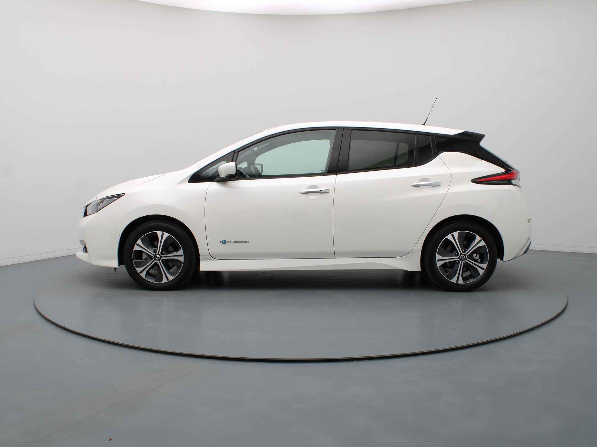 Nissan Leaf Tekna 40 kWh Climate control | Navig | Parkeer sensoren voor en achter - 23/39