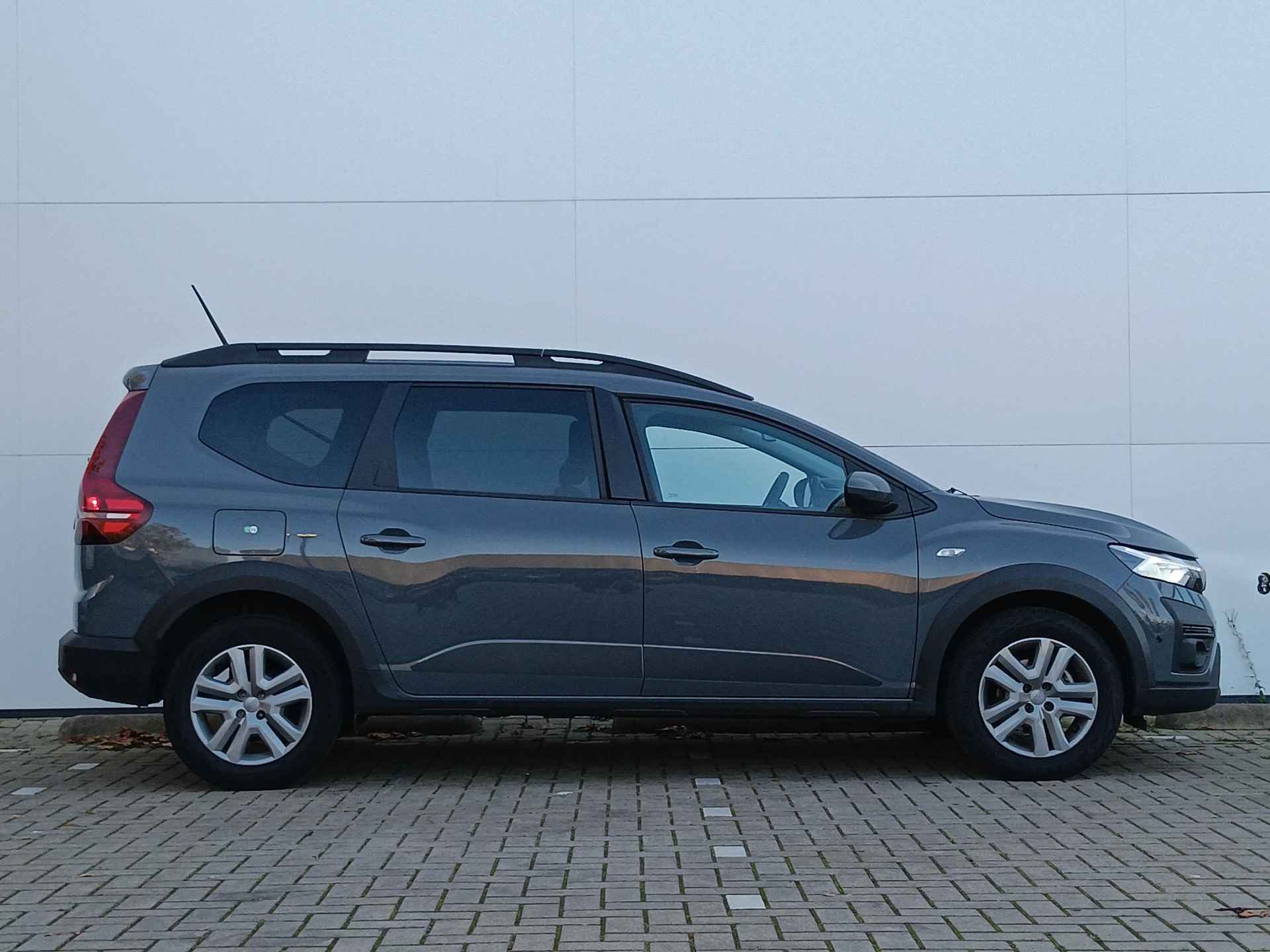 Dacia Jogger 1.0 TCe 110 Expression 7p. Navigatie / Parkeersensoren + Camera / Multifunctionele Dakrails - 12/29