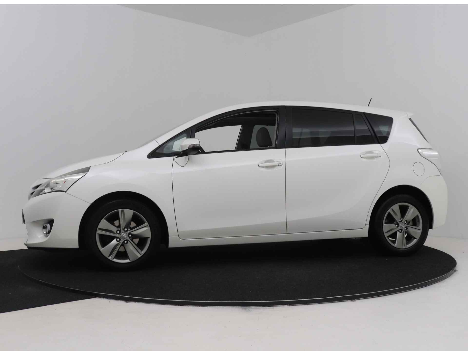 Toyota Verso 1.8 VVT-i Dynamic Business 7p. | Panoramadak | Navigatie | Climate Control | Stoelverwarming | - 4/48