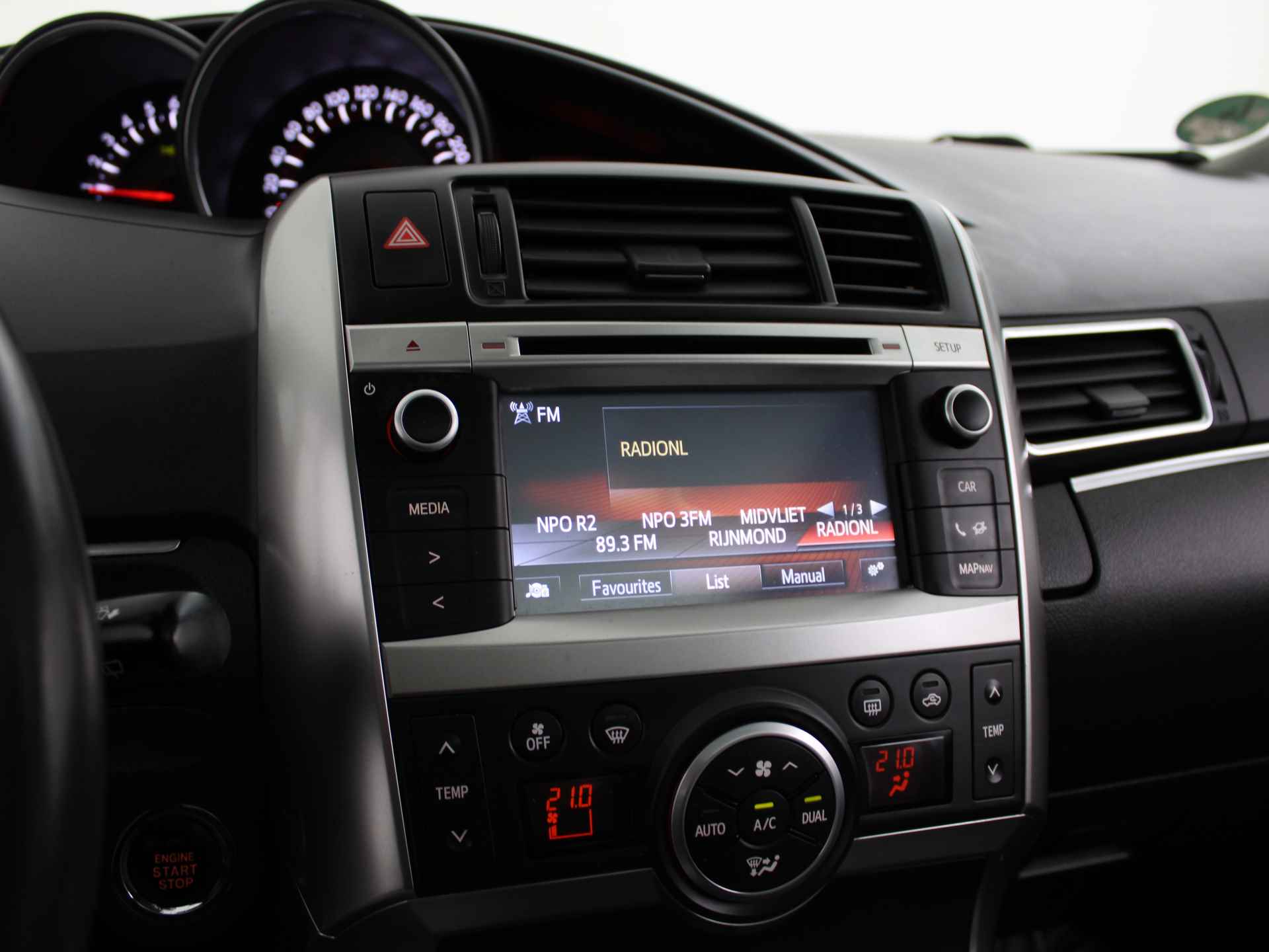 Toyota Verso 1.8 VVT-i Dynamic Business 7p. | Panoramadak | Navigatie | Climate Control | Stoelverwarming | - 47/48