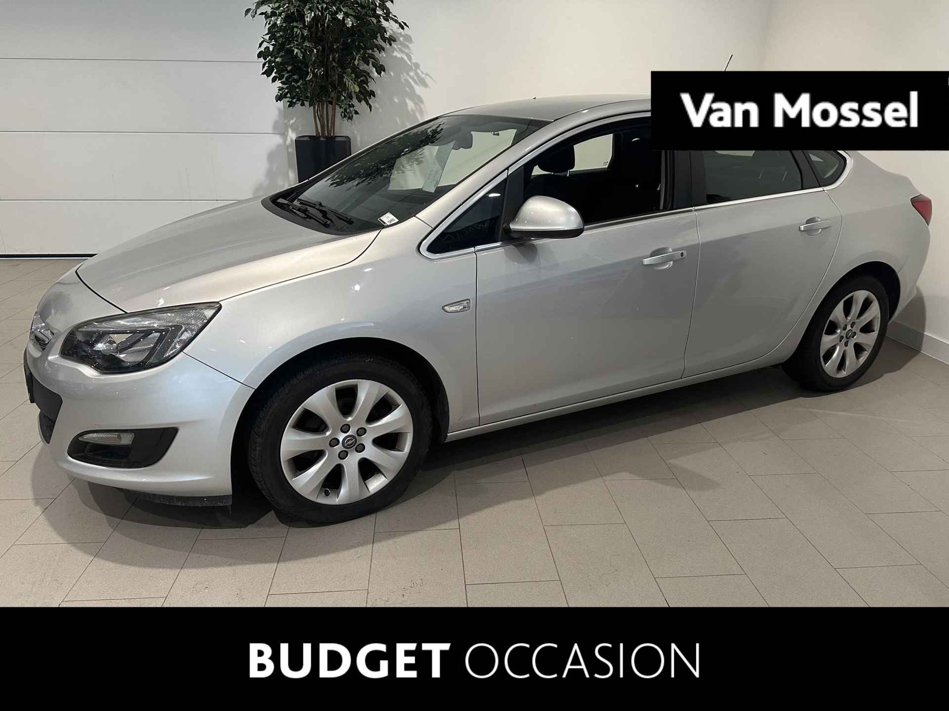 Opel Astra 1.4 Turbo Cosmo | Airconditioning | Budget | - 1/12
