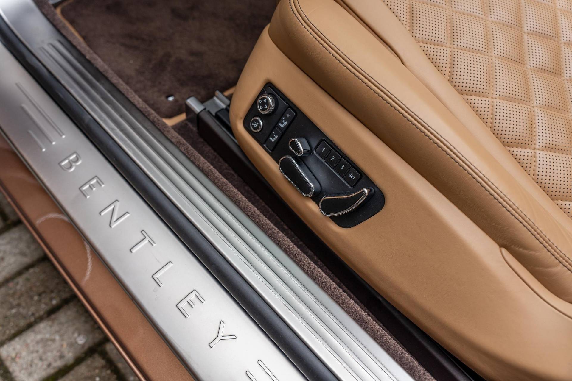 Bentley Continental GTC 4.0 V8 | Mulliner - 24/41