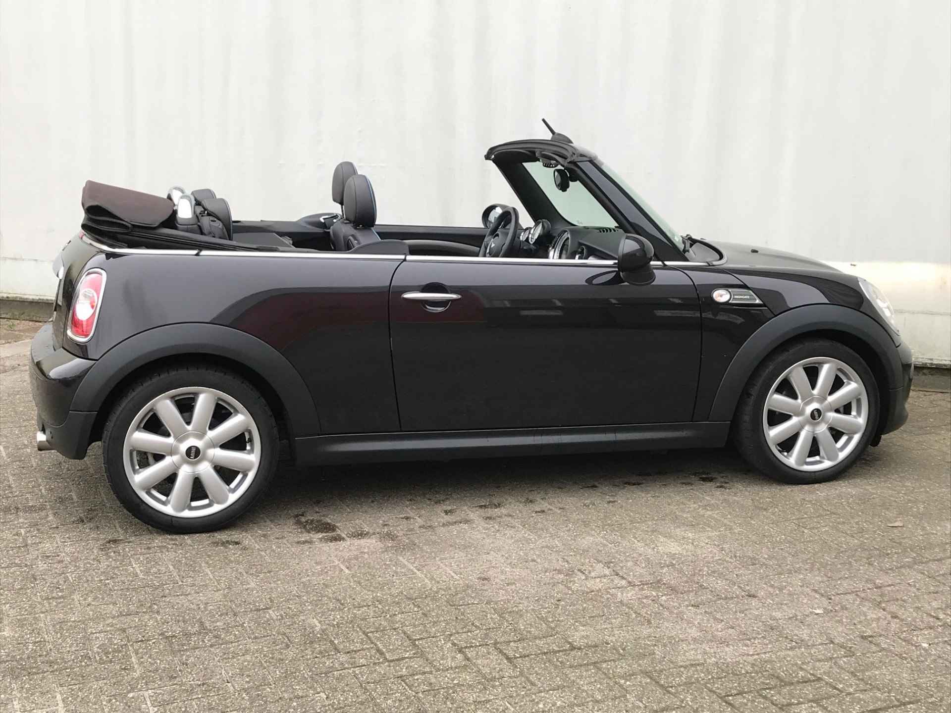 MINI Cabrio 1.6 Cooper 123PK Chili Highgate! Leder / Navi / Stl.vw - 4/24