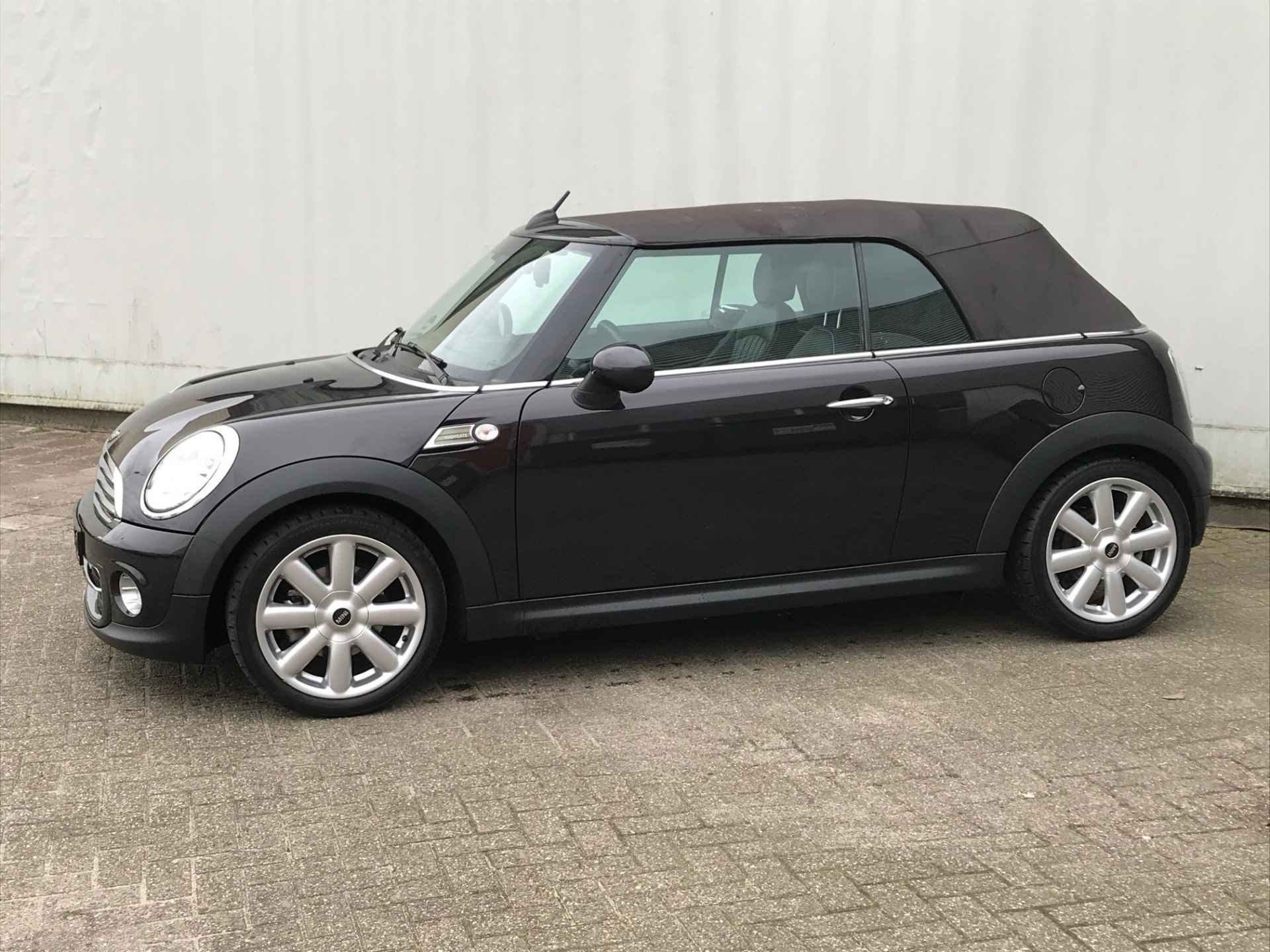 MINI Cabrio 1.6 Cooper 123PK Chili Highgate! Leder / Navi / Stl.vw - 9/24