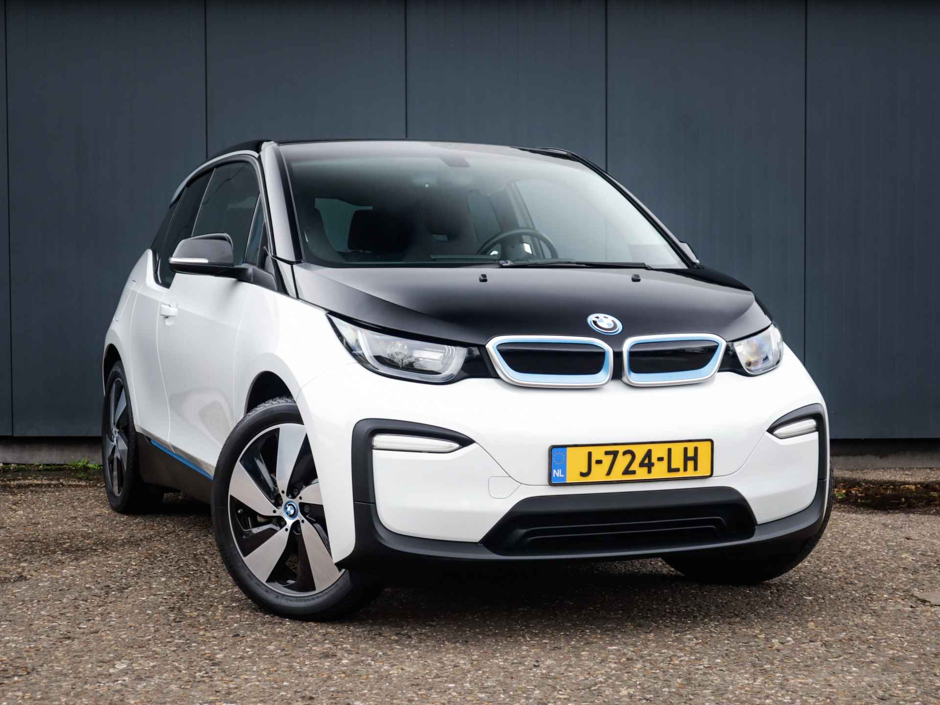 BMW i3 Basis 120Ah 42 kWh 1e-Eig, Keurig-Onderh, 12-Mnd-BOVAG, NL-Auto, Warmtepomp, Cruisecontrol, Keyless-Start, Parkeersensoren, Navigatie, Airco, Bluetooth, Stoelverwarming, Licht-Zicht-Pakket, Lm-Velgen-19Inch, Privacy-Glas - 38/43