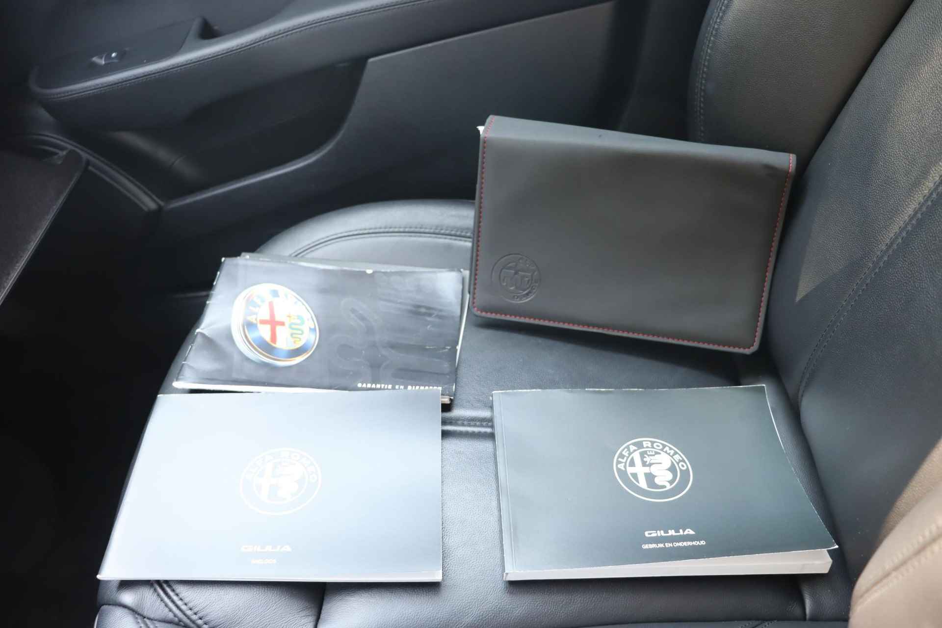 Alfa Romeo Giulia 2.0T Super Trekhaak Leder Xenon Groot Navigatie - 17/36