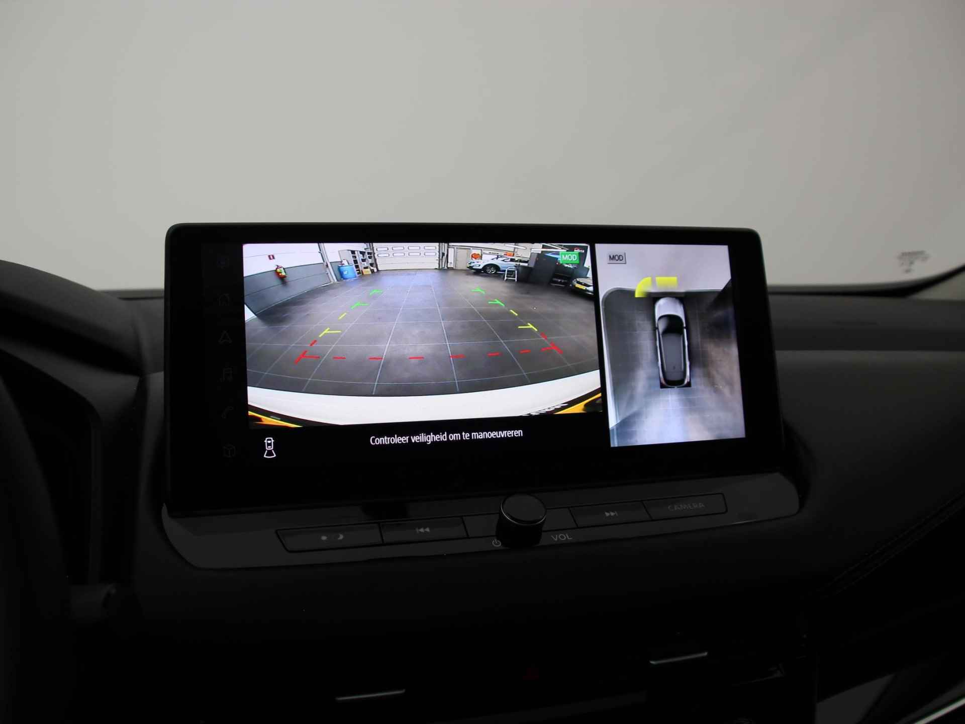 Nissan Qashqai 1.3 MHEV Xtronic N-Connecta Design Pack | Panoramadak | Apple Carplay/Adroid Auto | Adapt. Cruise Control | Dodehoek Detectie | 360° Camera | Rijklaarprijs! - 17/23