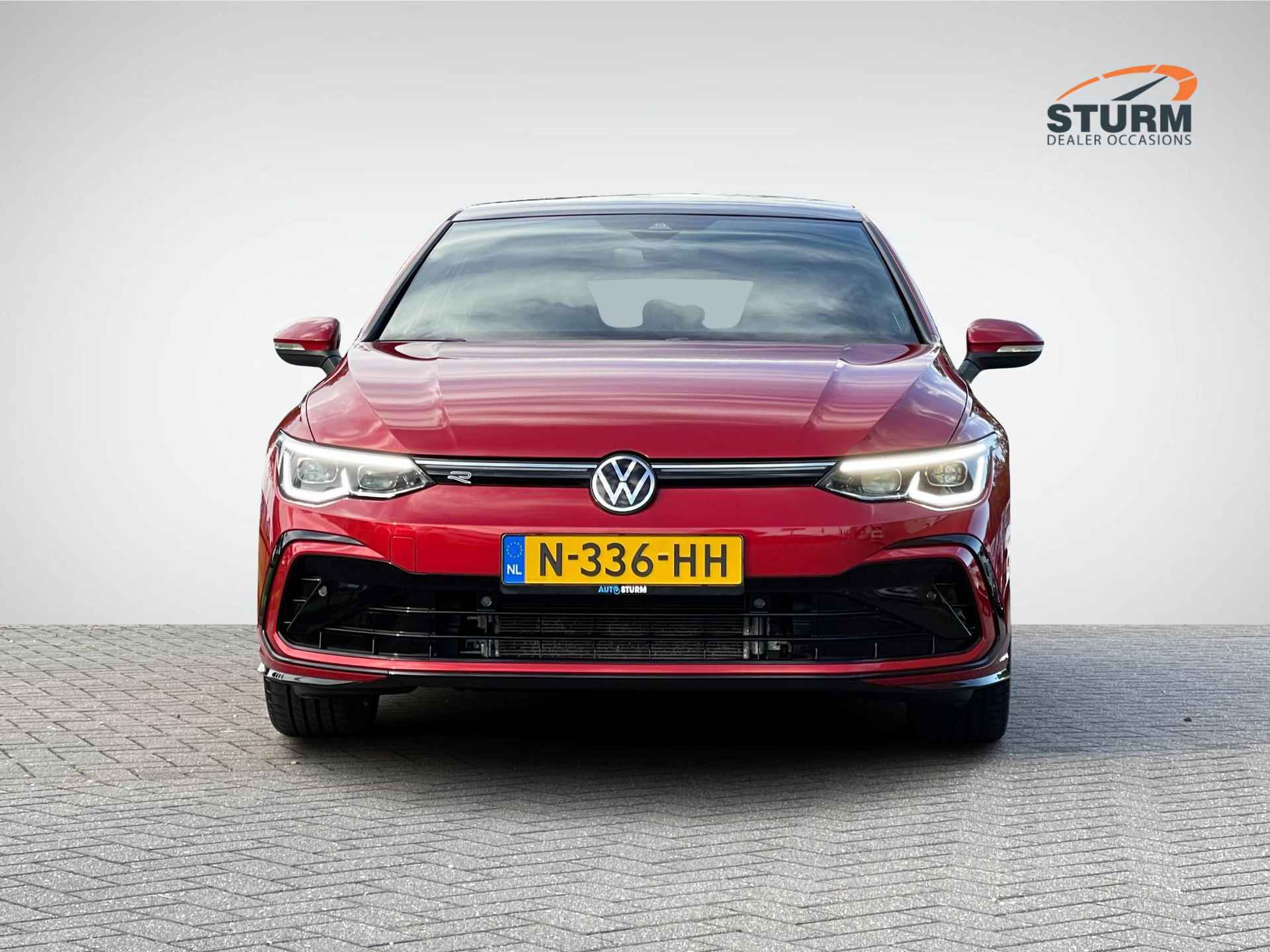 Volkswagen Golf 1.5 eTSI R-Line | Panoramadak | Harman/Kardon | Sportstoelen | Full-LED | Navigatie | Apple Carplay/Android Auto | Dodehoek | Park. Assist | Rijklaarprijs! - 2/33