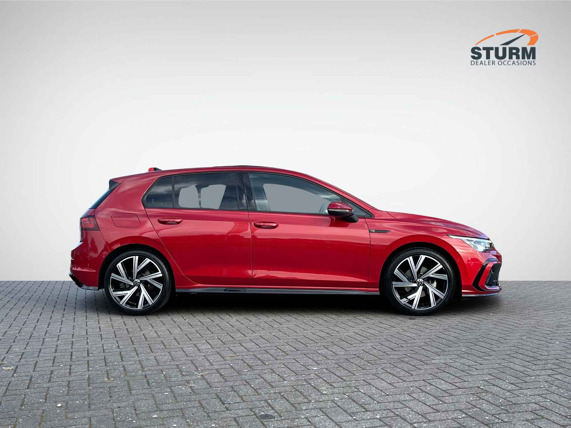 Volkswagen Golf 1.5 eTSI R-Line | Panoramadak | Harman/Kardon | Sportstoelen | Full-LED | Navigatie | Apple Carplay/Android Auto | Dodehoek | Park. Assist | Rijklaarprijs! - 3/33