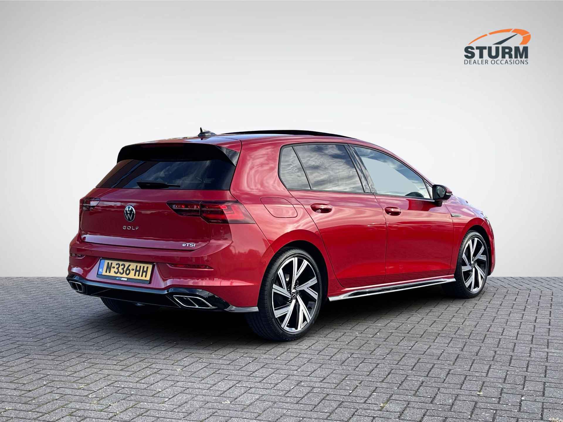 Volkswagen Golf 1.5 eTSI R-Line | Panoramadak | Harman/Kardon | Sportstoelen | Full-LED | Navigatie | Apple Carplay/Android Auto | Dodehoek | Park. Assist | Rijklaarprijs! - 4/33