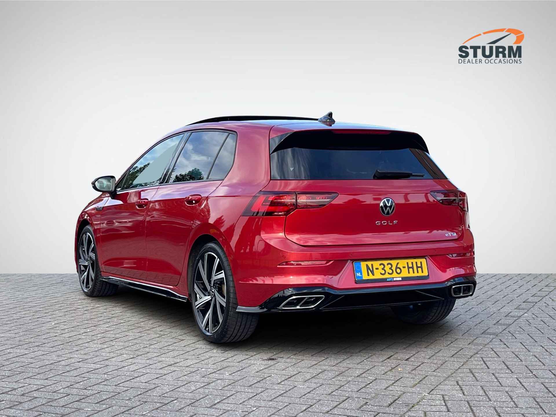 Volkswagen Golf 1.5 eTSI R-Line | Panoramadak | Harman/Kardon | Sportstoelen | Full-LED | Navigatie | Apple Carplay/Android Auto | Dodehoek | Park. Assist | Rijklaarprijs! - 6/33