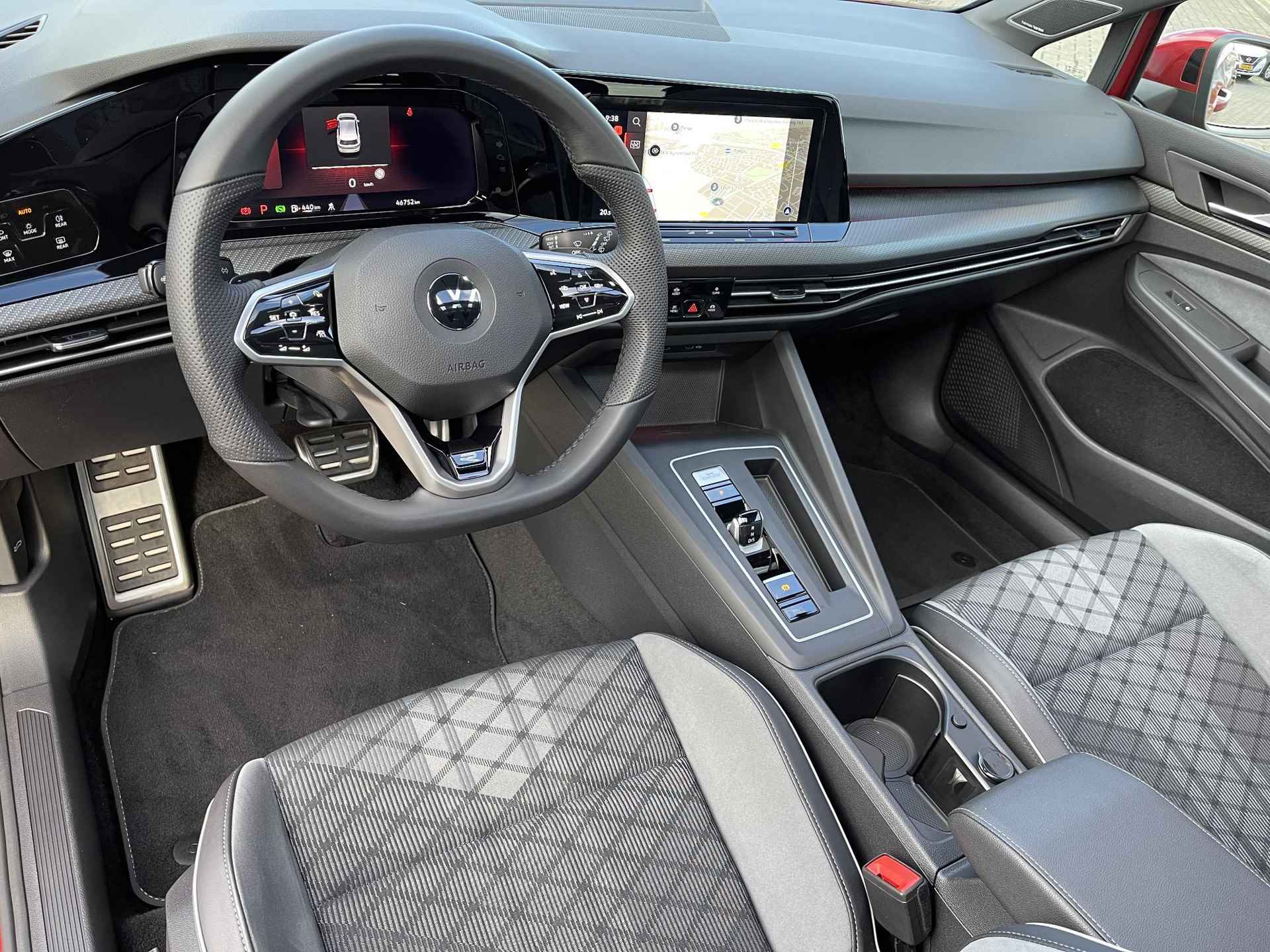 Volkswagen Golf 1.5 eTSI R-Line | Panoramadak | Harman/Kardon | Sportstoelen | Full-LED | Navigatie | Apple Carplay/Android Auto | Dodehoek | Park. Assist | Rijklaarprijs! - 10/33