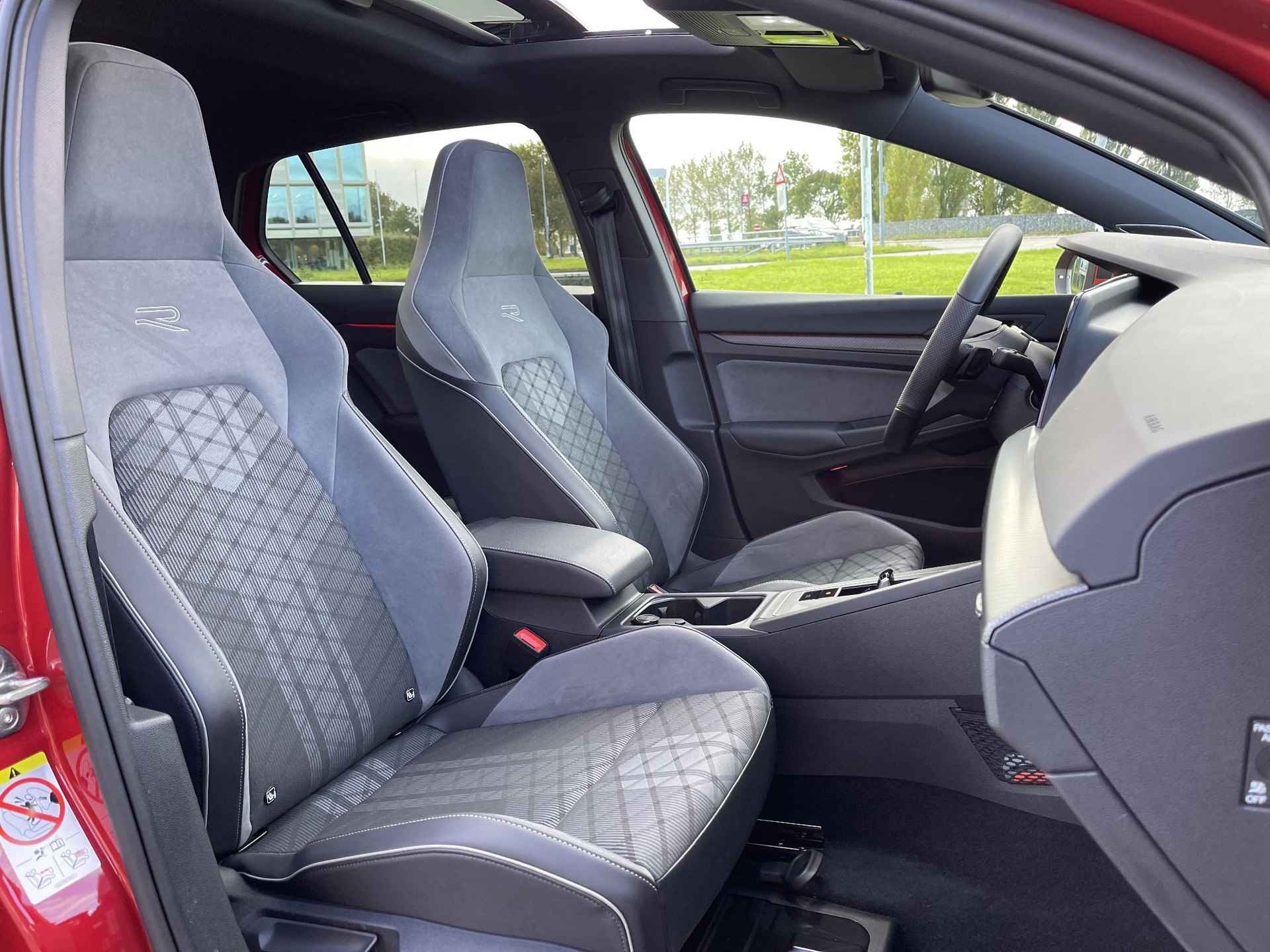 Volkswagen Golf 1.5 eTSI R-Line | Panoramadak | Harman/Kardon | Sportstoelen | Full-LED | Navigatie | Apple Carplay/Android Auto | Dodehoek | Park. Assist | Rijklaarprijs! - 11/33