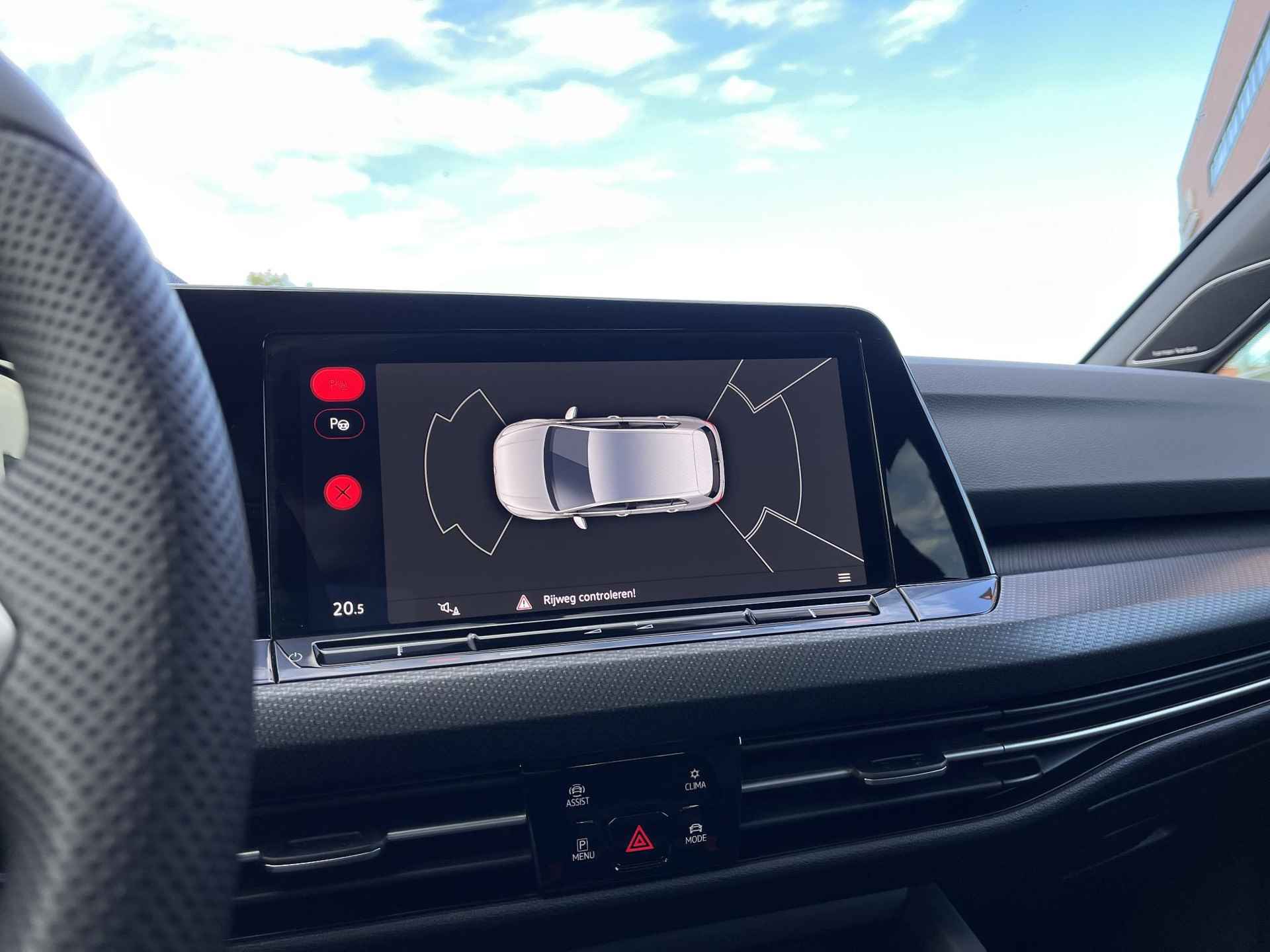 Volkswagen Golf 1.5 eTSI R-Line | Panoramadak | Harman/Kardon | Sportstoelen | Full-LED | Navigatie | Apple Carplay/Android Auto | Dodehoek | Park. Assist | Rijklaarprijs! - 18/33