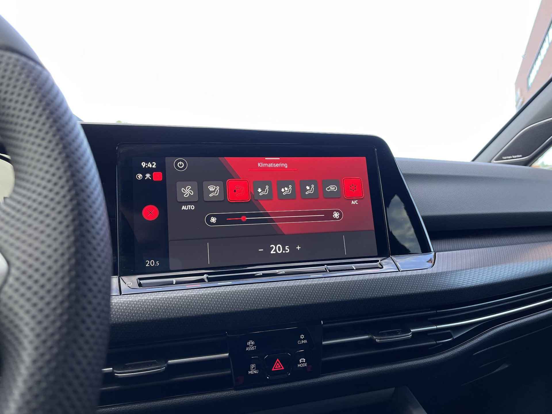 Volkswagen Golf 1.5 eTSI R-Line | Panoramadak | Harman/Kardon | Sportstoelen | Full-LED | Navigatie | Apple Carplay/Android Auto | Dodehoek | Park. Assist | Rijklaarprijs! - 20/33