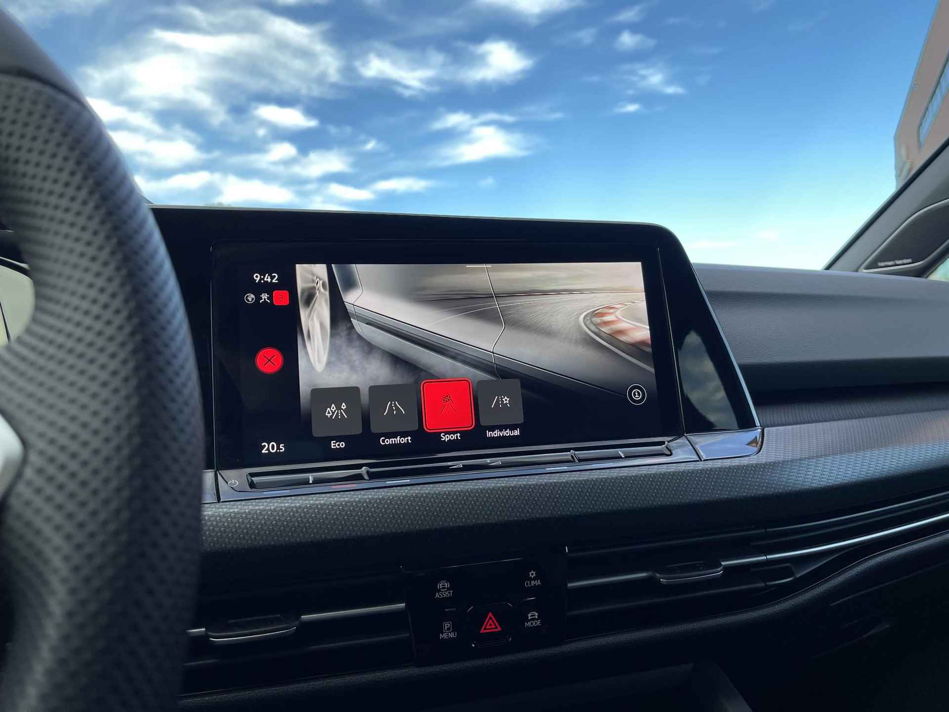 Volkswagen Golf 1.5 eTSI R-Line | Panoramadak | Harman/Kardon | Sportstoelen | Full-LED | Navigatie | Apple Carplay/Android Auto | Dodehoek | Park. Assist | Rijklaarprijs! - 29/33