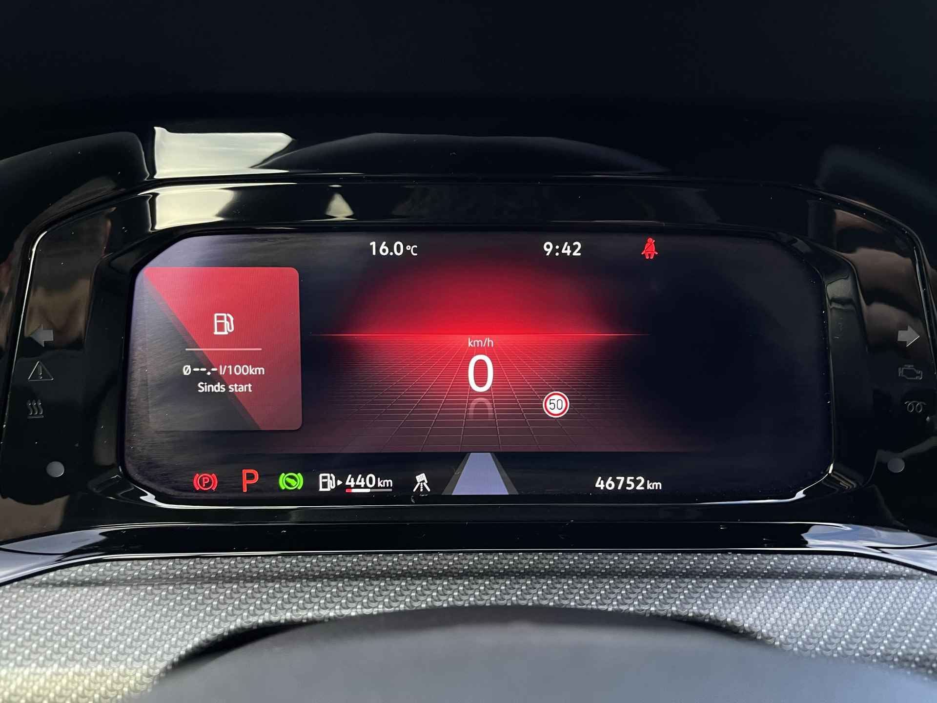 Volkswagen Golf 1.5 eTSI R-Line | Panoramadak | Harman/Kardon | Sportstoelen | Full-LED | Navigatie | Apple Carplay/Android Auto | Dodehoek | Park. Assist | Rijklaarprijs! - 32/33