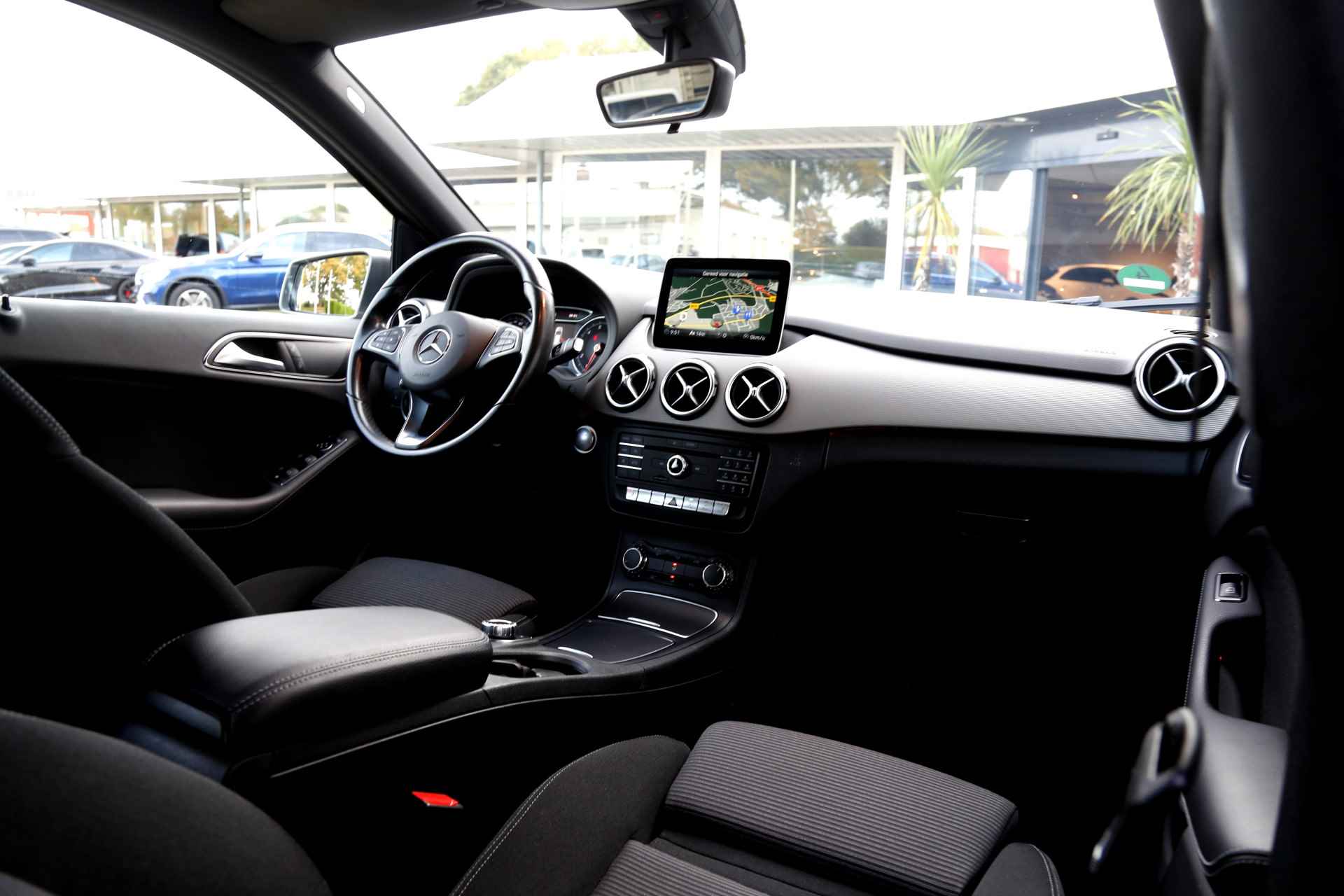 Mercedes-Benz B-Klasse 180 Ambition Automaat*NL-Auto*Perfect Onderh.*Trekhaak/Sportstoelen/Stoelverw./Camera/LED/Navi/Sfeer/Climate-Control/Cruise-Cont - 7/57