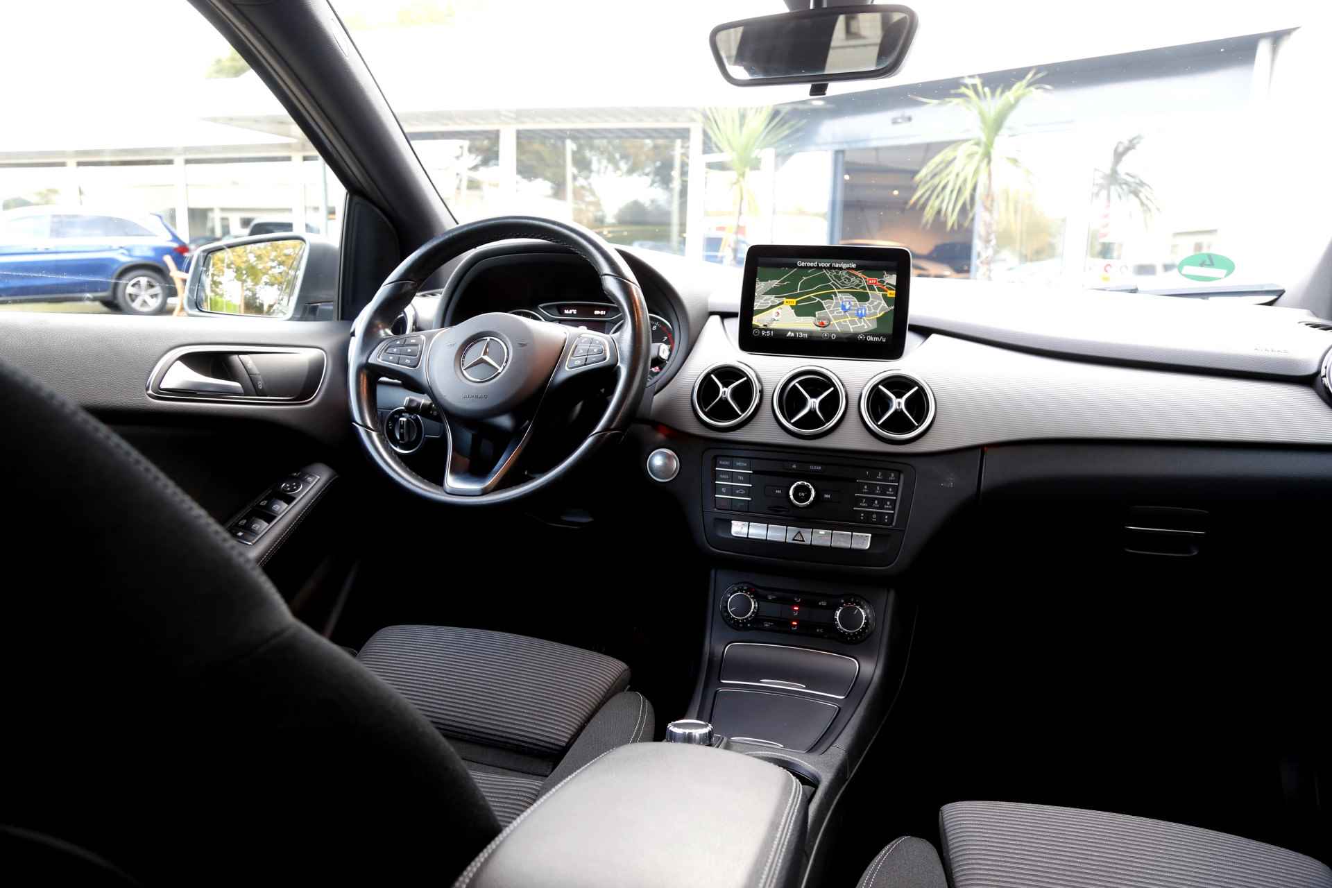 Mercedes-Benz B-Klasse 180 Ambition Automaat*NL-Auto*Perfect Onderh.*Trekhaak/Sportstoelen/Stoelverw./Camera/LED/Navi/Sfeer/Climate-Control/Cruise-Cont - 32/57