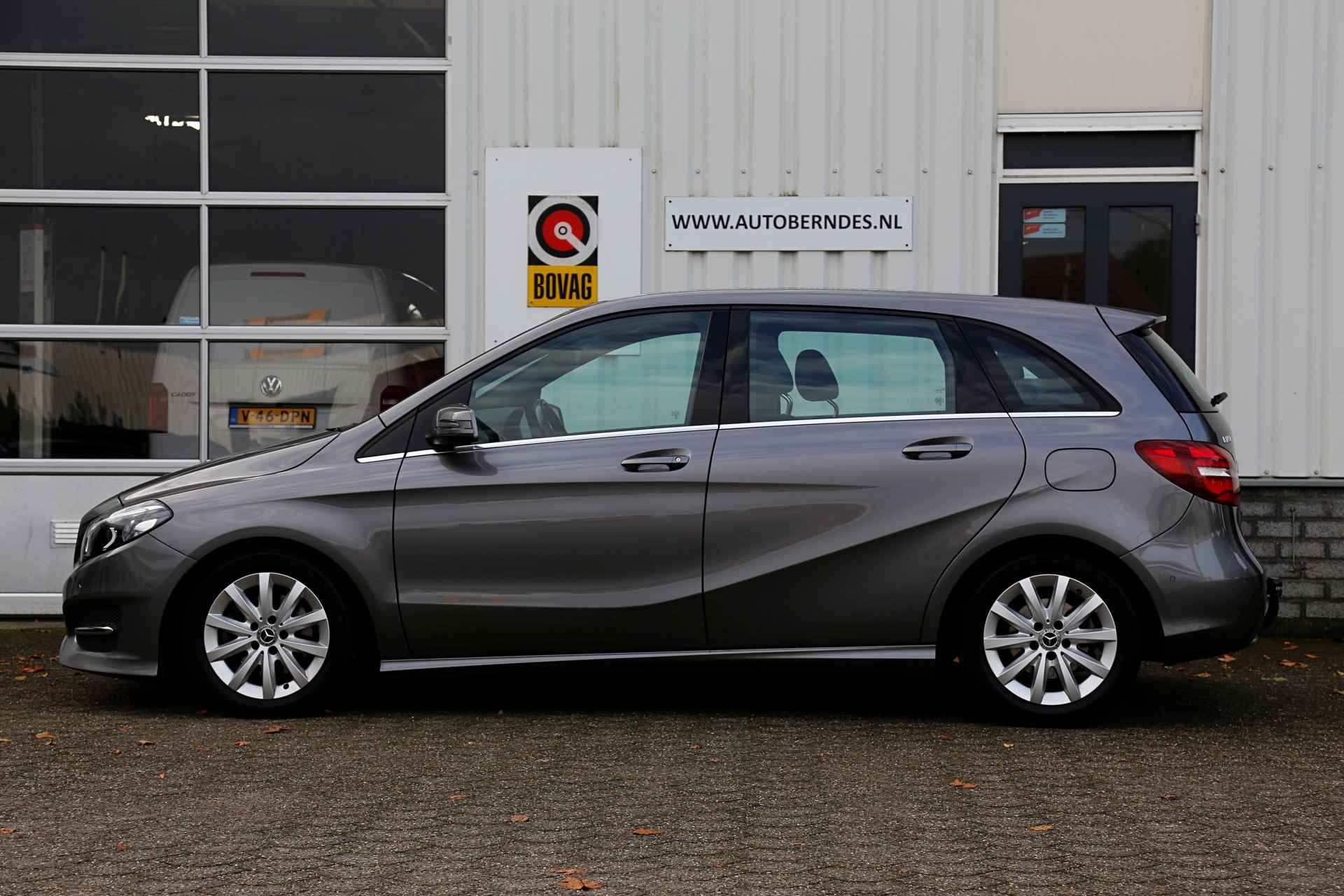 Mercedes-Benz B-Klasse 180 Ambition Automaat*NL-Auto*Perfect Onderh.*Trekhaak/Sportstoelen/Stoelverw./Camera/LED/Navi/Sfeer/Climate-Control/Cruise-Cont - 42/57