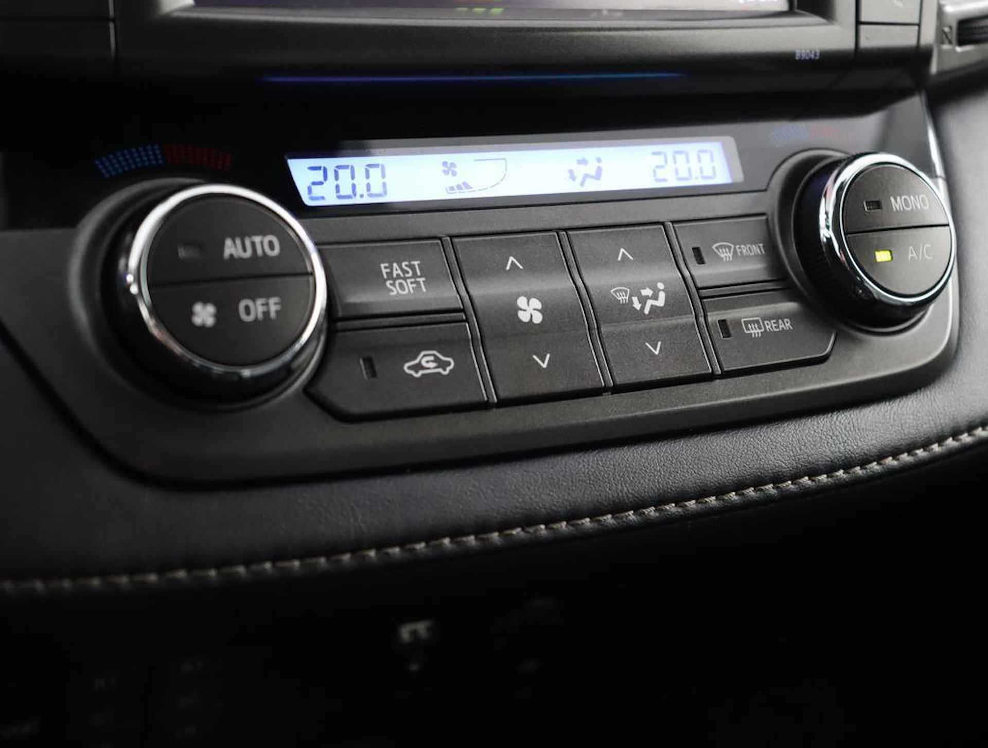 Toyota RAV4 2.0 Executive Business 4WD,Navigatie,Automaat - 7/62