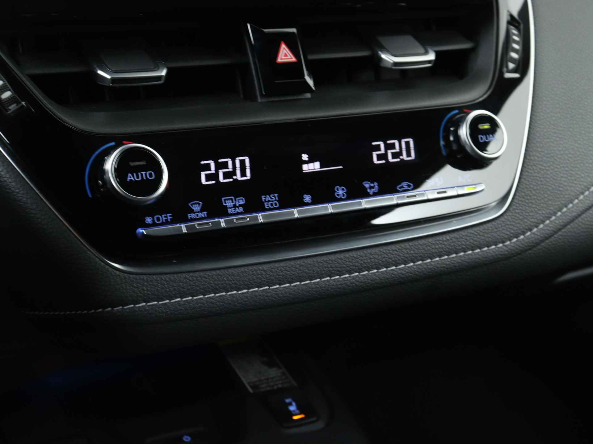 Toyota Corolla Touring Sports 1.8 Hybrid Dynamic | Navigatie | Stoelverwarming | Half lederen bekleding | - 12/43