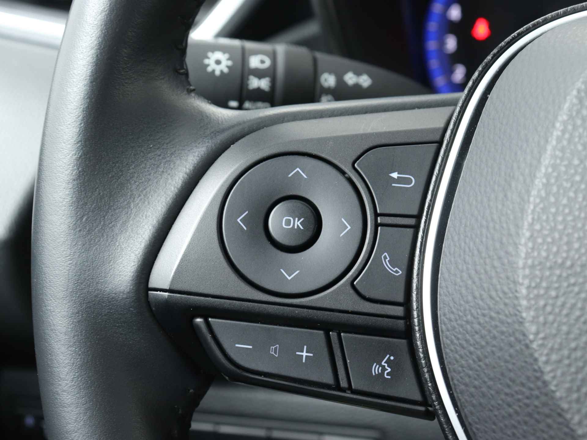 Toyota Corolla Touring Sports 1.8 Hybrid Dynamic | Navigatie | Stoelverwarming | Half lederen bekleding | - 22/43