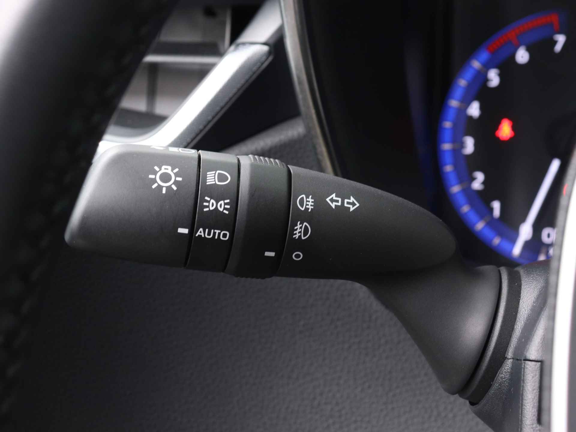 Toyota Corolla Touring Sports 1.8 Hybrid Dynamic | Navigatie | Stoelverwarming | Half lederen bekleding | - 24/43