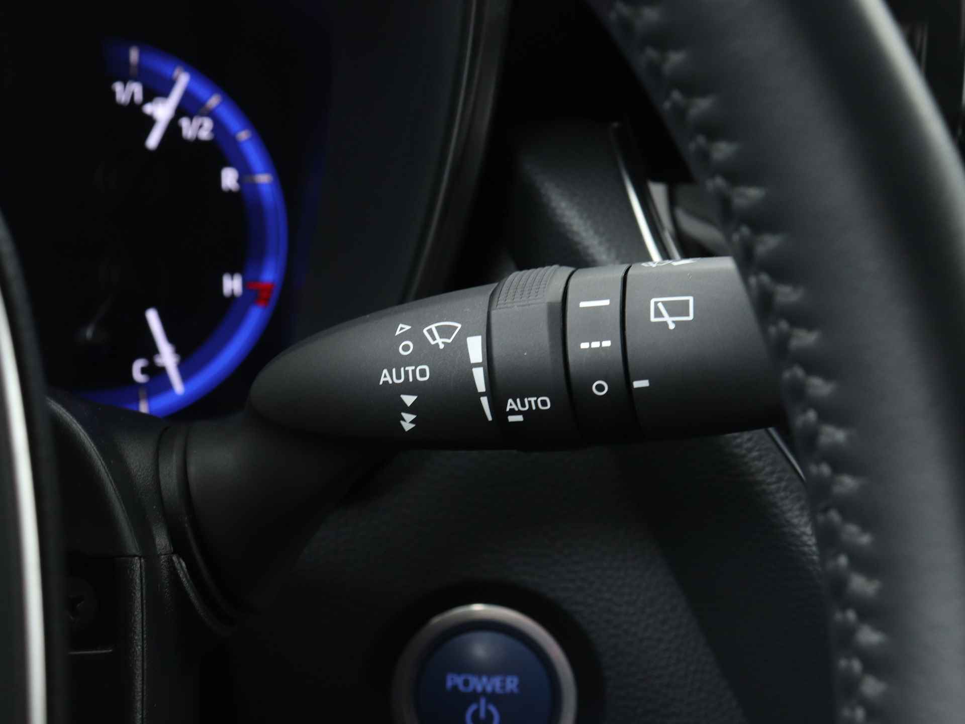 Toyota Corolla Touring Sports 1.8 Hybrid Dynamic | Navigatie | Stoelverwarming | Half lederen bekleding | - 25/43
