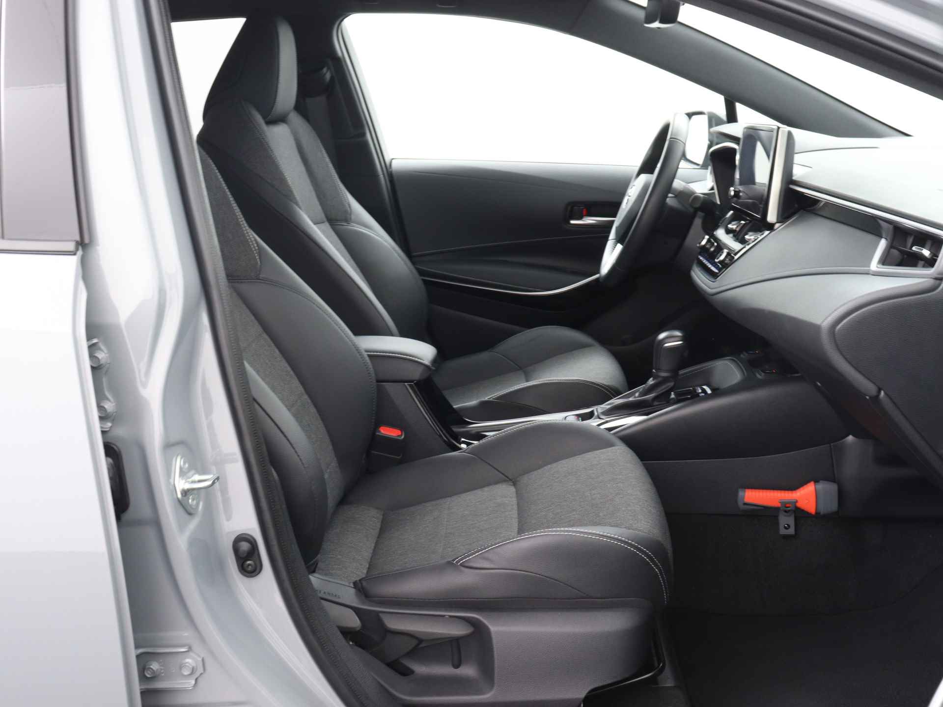 Toyota Corolla Touring Sports 1.8 Hybrid Dynamic | Navigatie | Stoelverwarming | Half lederen bekleding | - 31/43