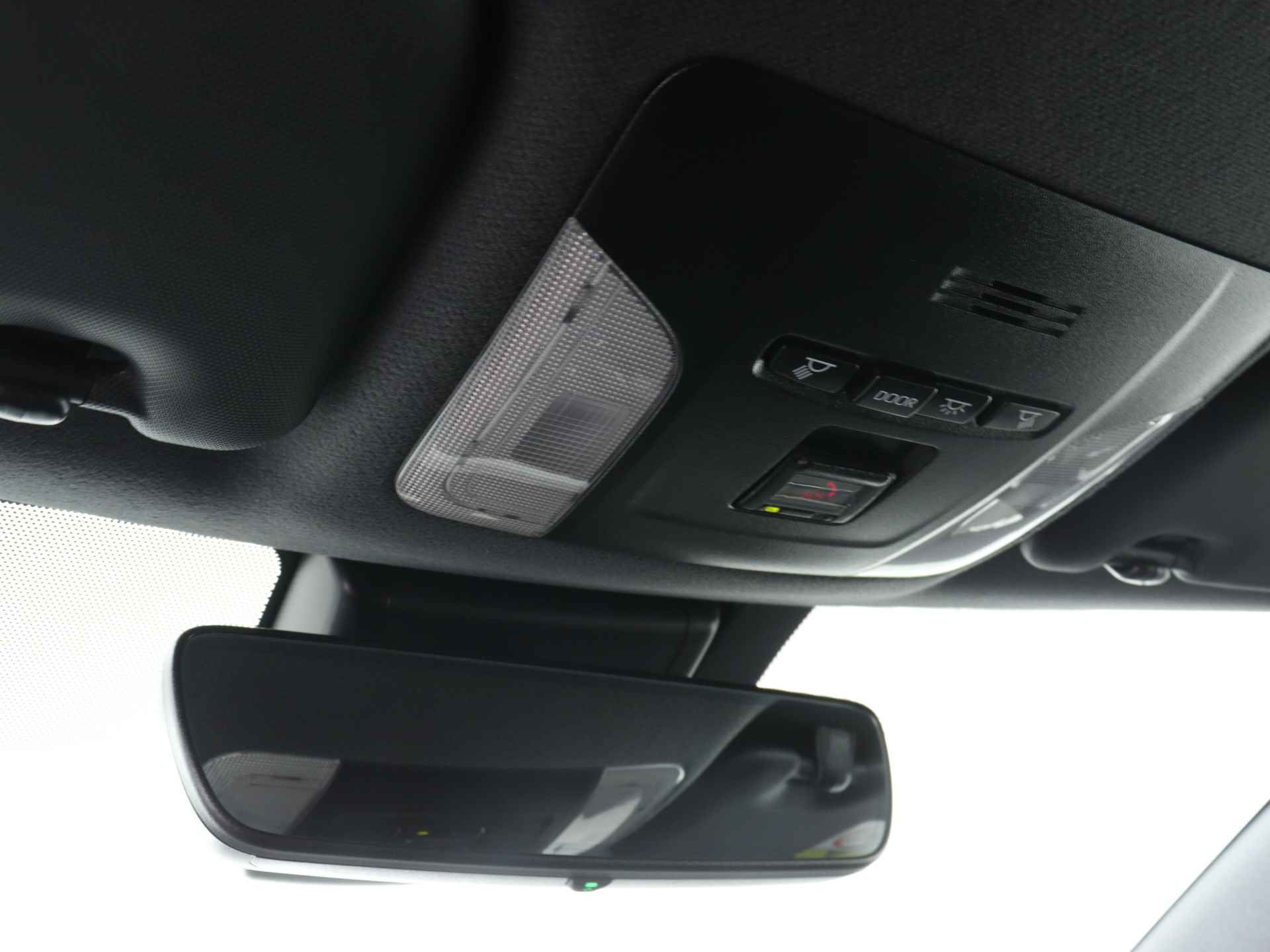 Toyota Corolla Touring Sports 1.8 Hybrid Dynamic | Navigatie | Stoelverwarming | Half lederen bekleding | - 32/43