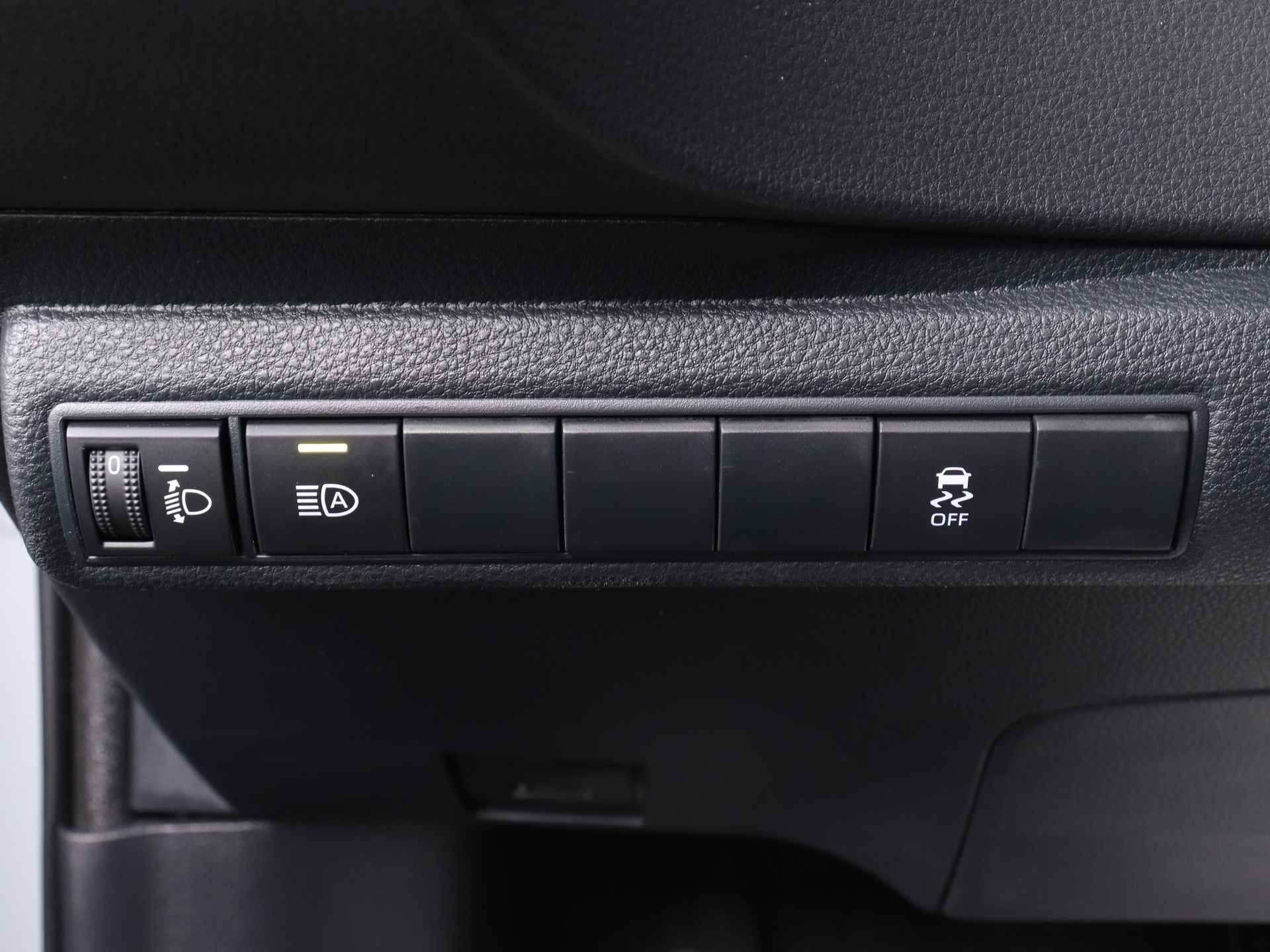 Toyota Corolla Touring Sports 1.8 Hybrid Dynamic | Navigatie | Stoelverwarming | Half lederen bekleding | - 34/43