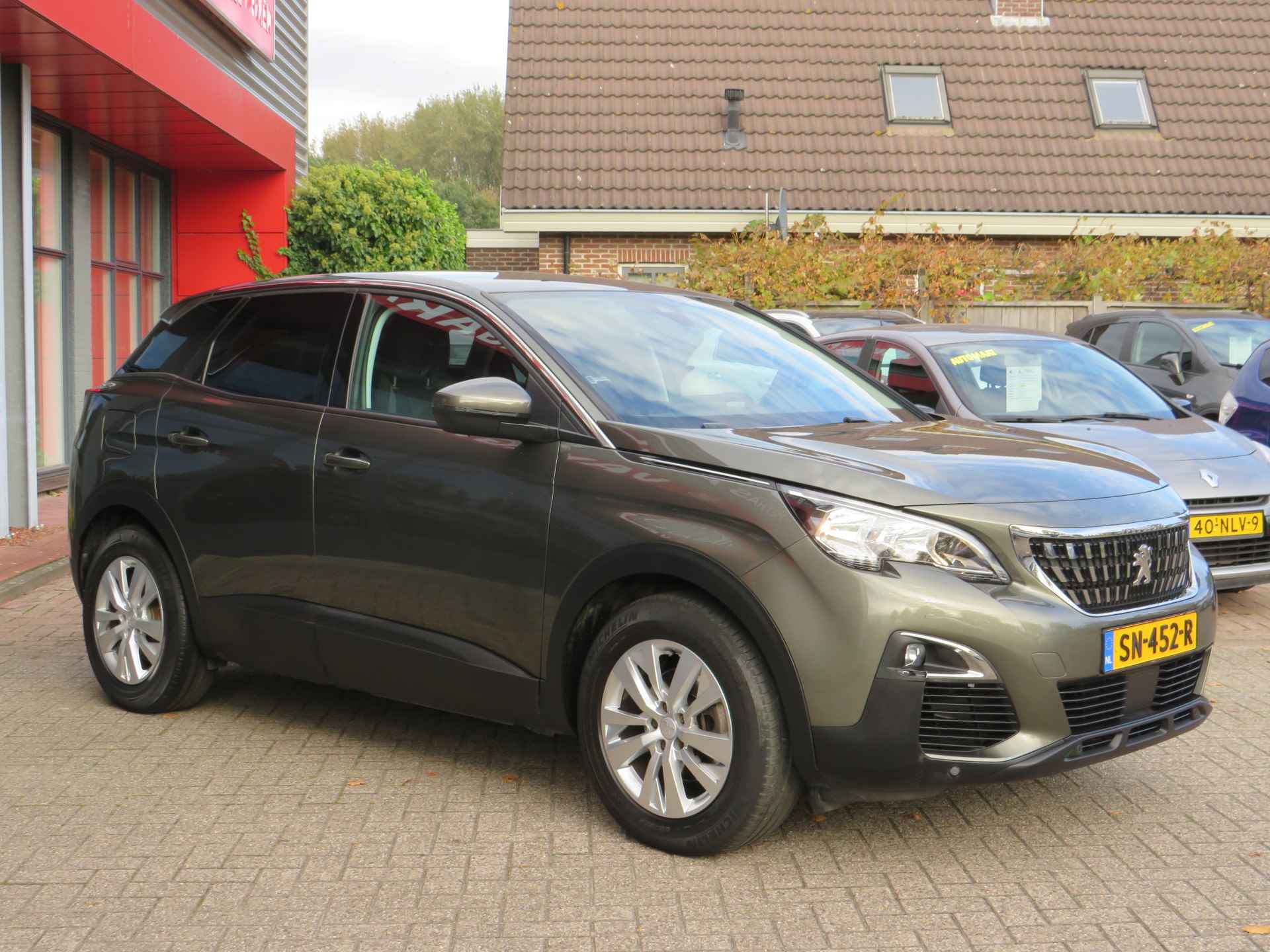 Peugeot 3008 1.2 PureTech Executive Automaat! | Clima-Airco | Navigatie | Trekhaak | Incl. BOVAG Garantie | Parkeersensoren | 1ste Eigenaar | - 5/38