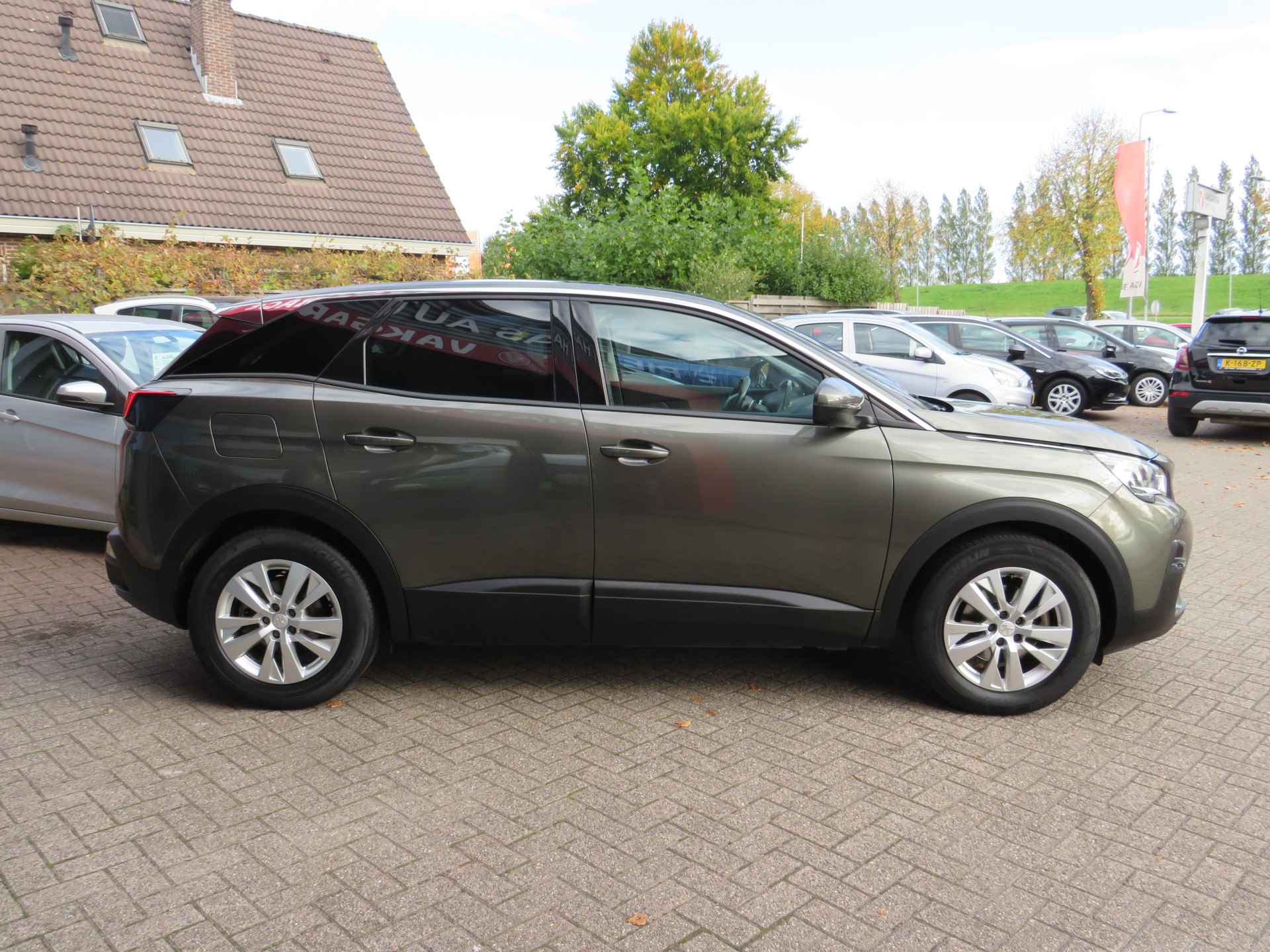 Peugeot 3008 1.2 PureTech Executive Automaat! | Clima-Airco | Navigatie | Trekhaak | Incl. BOVAG Garantie | Parkeersensoren | 1ste Eigenaar | - 6/38