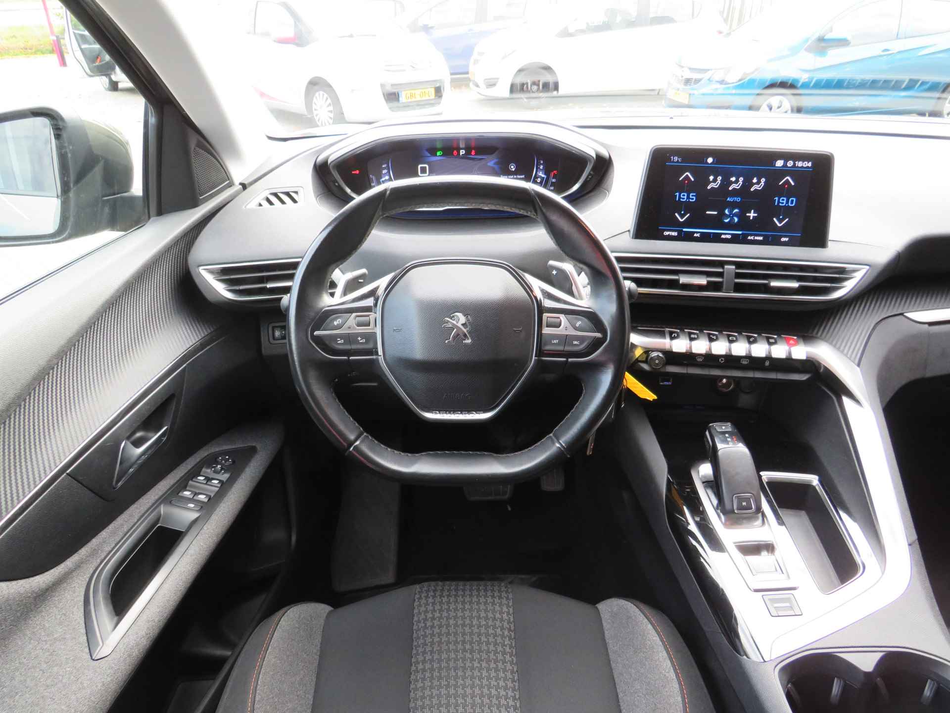 Peugeot 3008 1.2 PureTech Executive Automaat! | Clima-Airco | Navigatie | Trekhaak | Incl. BOVAG Garantie | Parkeersensoren | 1ste Eigenaar | - 23/38