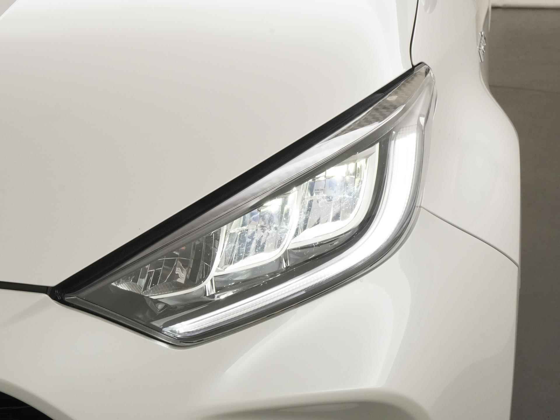 Toyota Yaris 1.5 Hybrid Bi-Tone | Panoramadak | Head Up | Zondag Open! - 19/36