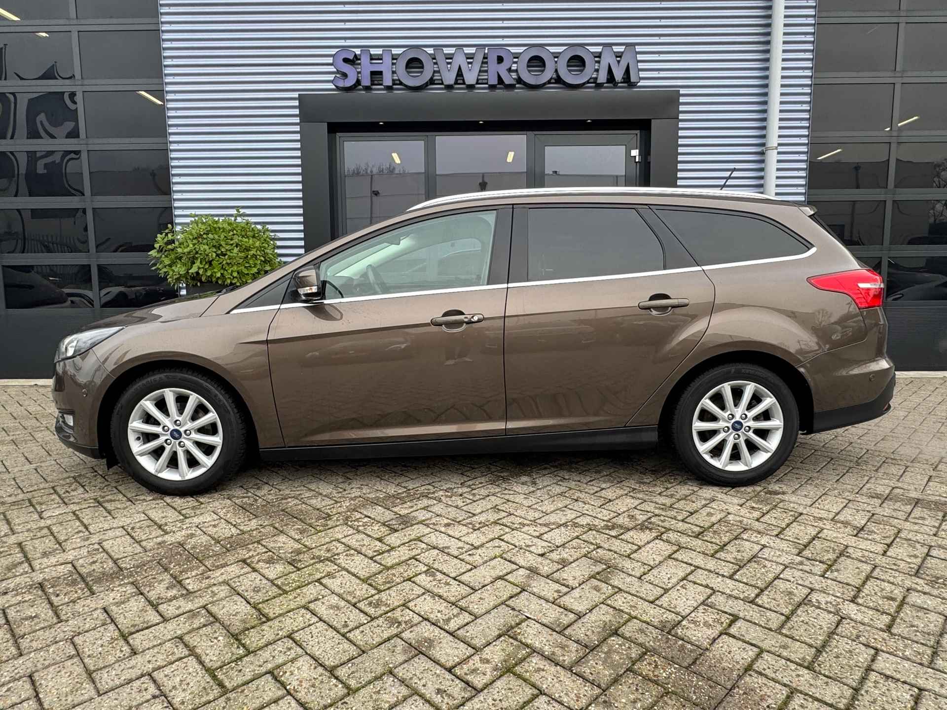 Ford Focus Wagon 1.0 Titanium Applecarplay, Fileparkeren|Navi|PDC|Stuur en stoelverwarming - 3/35