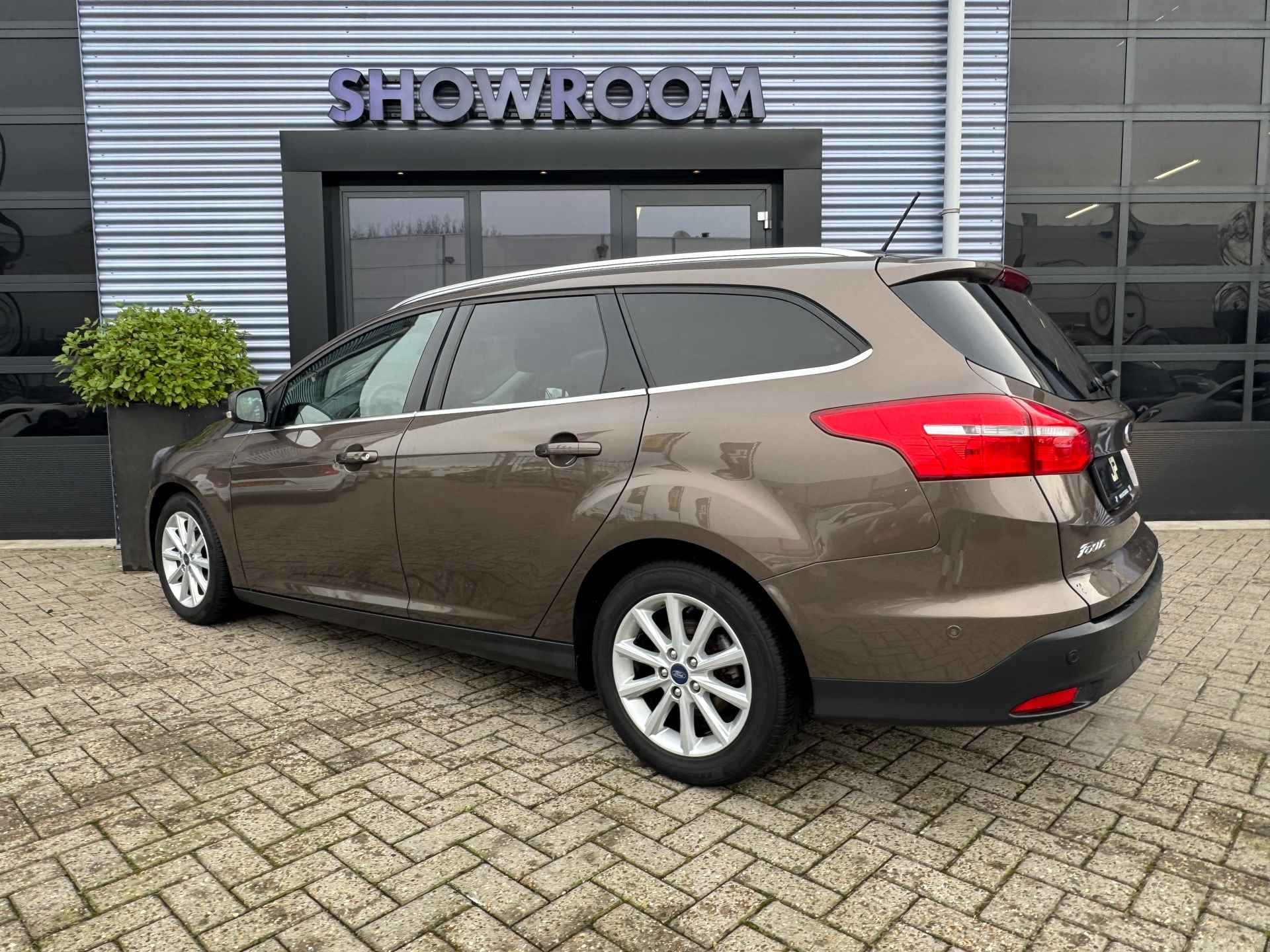 Ford Focus Wagon 1.0 Titanium Applecarplay, Fileparkeren|Navi|PDC|Stuur en stoelverwarming - 4/35