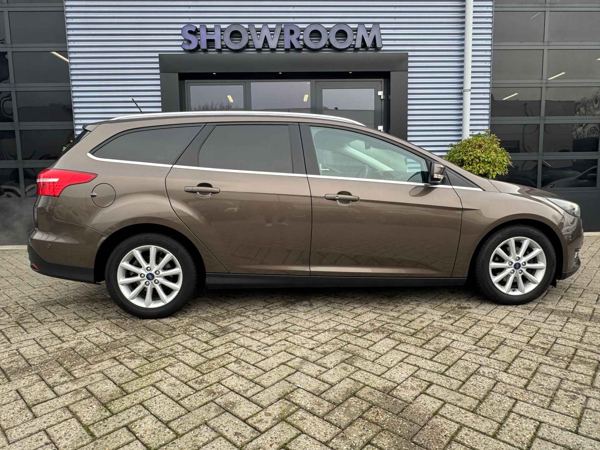 Ford Focus Wagon 1.0 Titanium Applecarplay, Fileparkeren|Navi|PDC|Stuur en stoelverwarming - 10/35