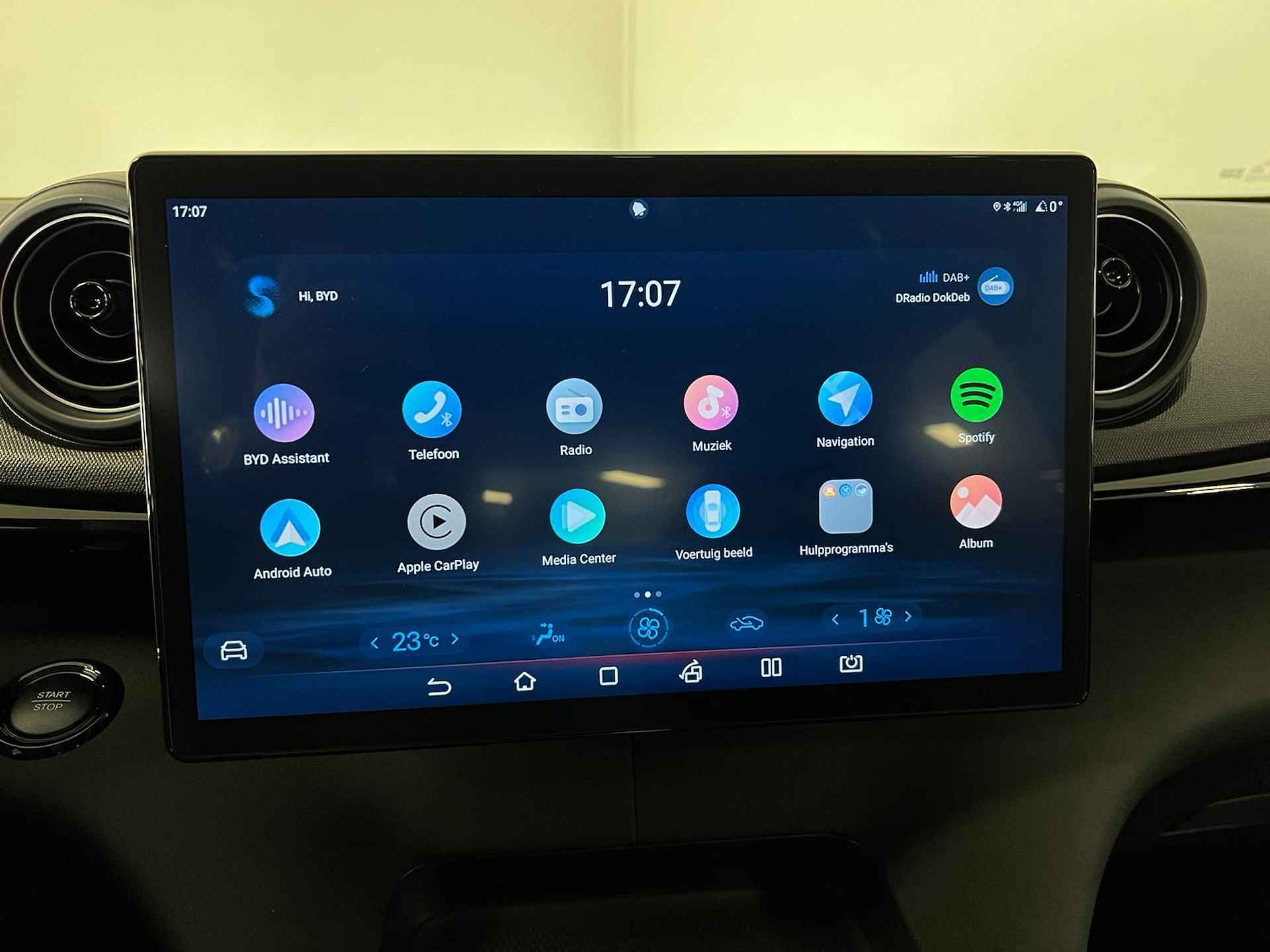 BYD DOLPHIN Comfort 60 kWh WARMTEPOMP | ELEKTRISCHE STOELEN | STOELVERWARMING | 360 CAMERA | NAVIGATIE | CARPLAY & ANDROID AUTO DRAADLOOS - 24/29